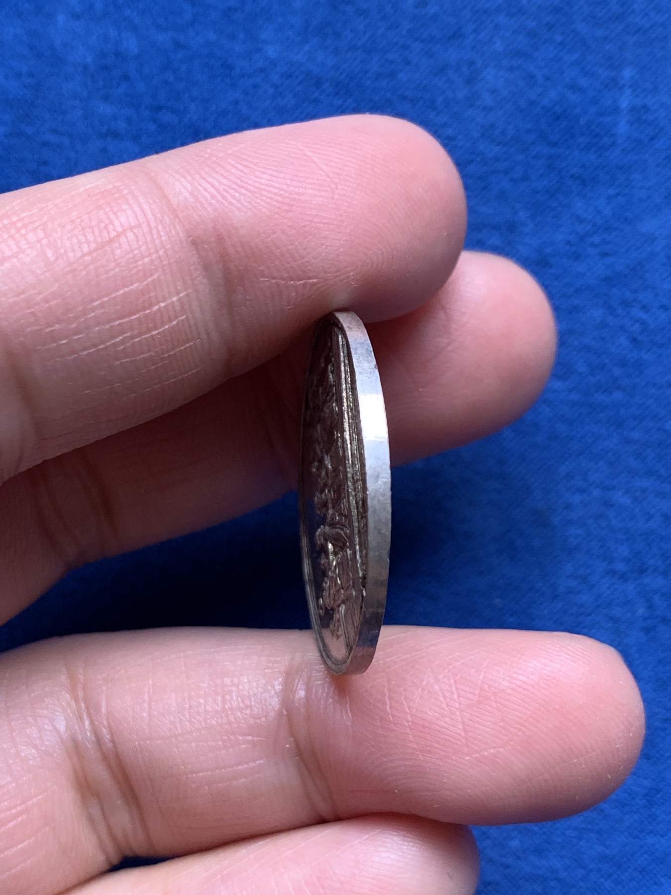 《竞宝斋》第250场-周日，周一 ，周二3场连拍 (全场包邮) 德国纪念神圣坚振银章，7.50g，27.6mm