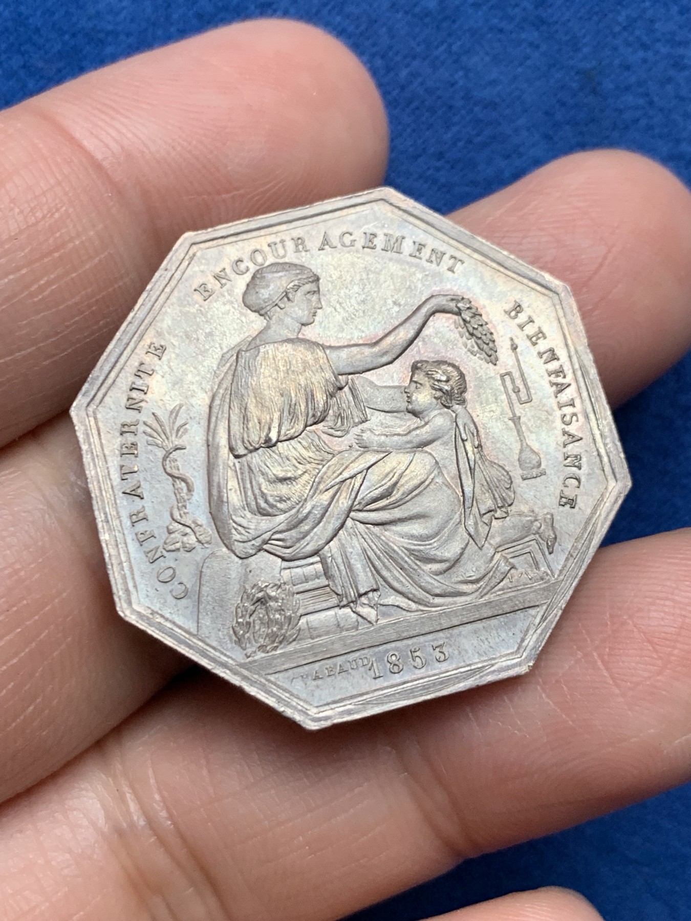 《竞宝斋》第250场-周日，周一 ，周二3场连拍 (全场包邮) 法国八角银章，塞纳河药剂师，15.62g，32.3mm，丰饶角边铭