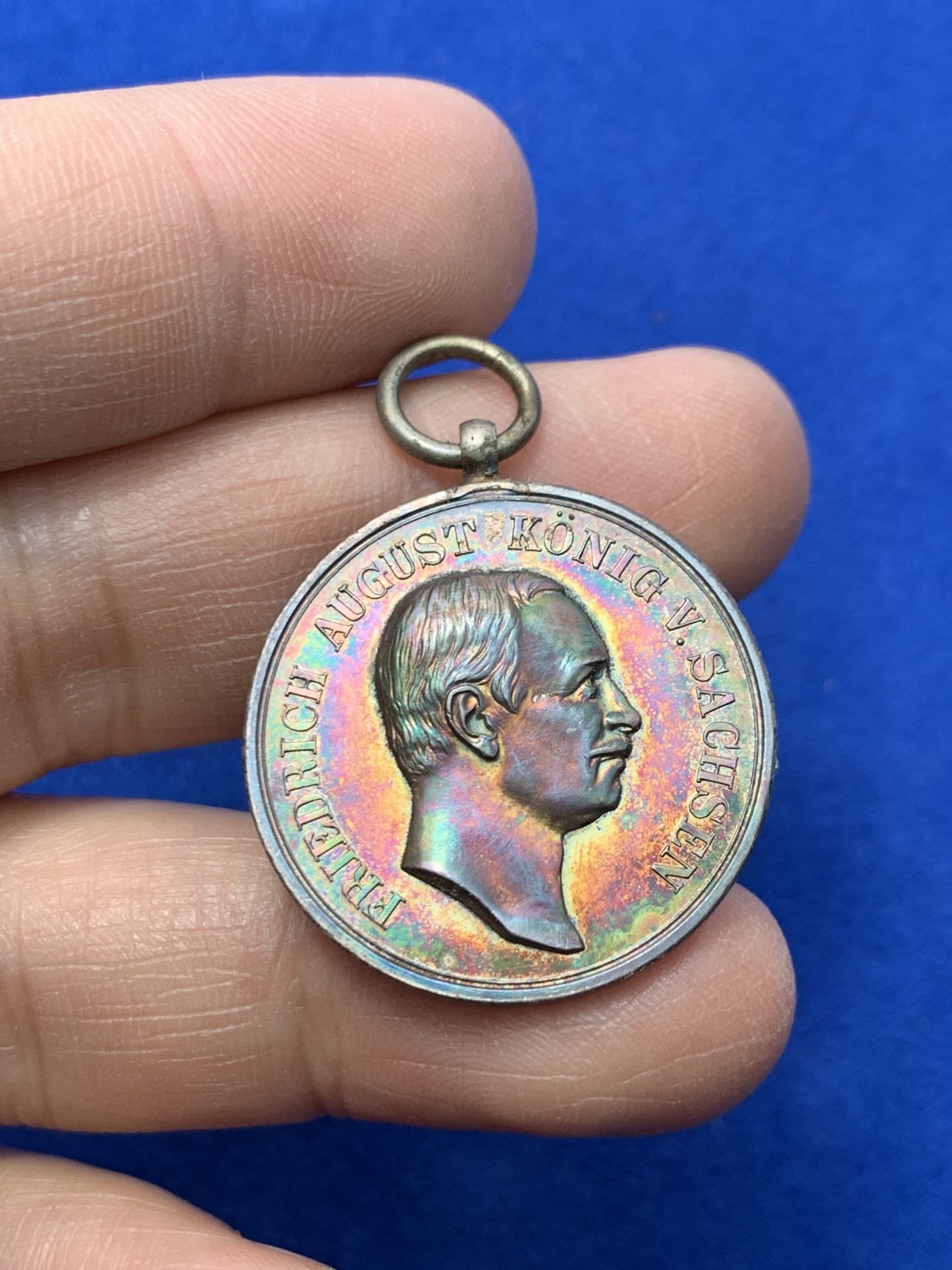 《竞宝斋》第249场-周日，周一 ，周二3场连拍 (全场包邮) 20世纪初德国萨克森忠诚银章（吊环），直径28mm，约12.2克，彩色包浆