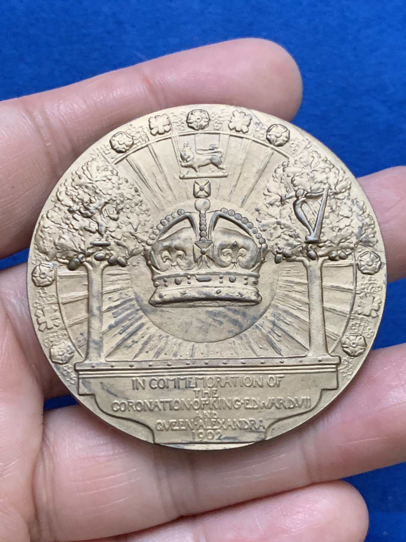 《竞宝斋》第249场-周日，周一 ，周二3场连拍 (全场包邮) 1902 英国爱七登基纪念铜章（原盒），直径52mm，约50.9克，比常见的单头像少见很多