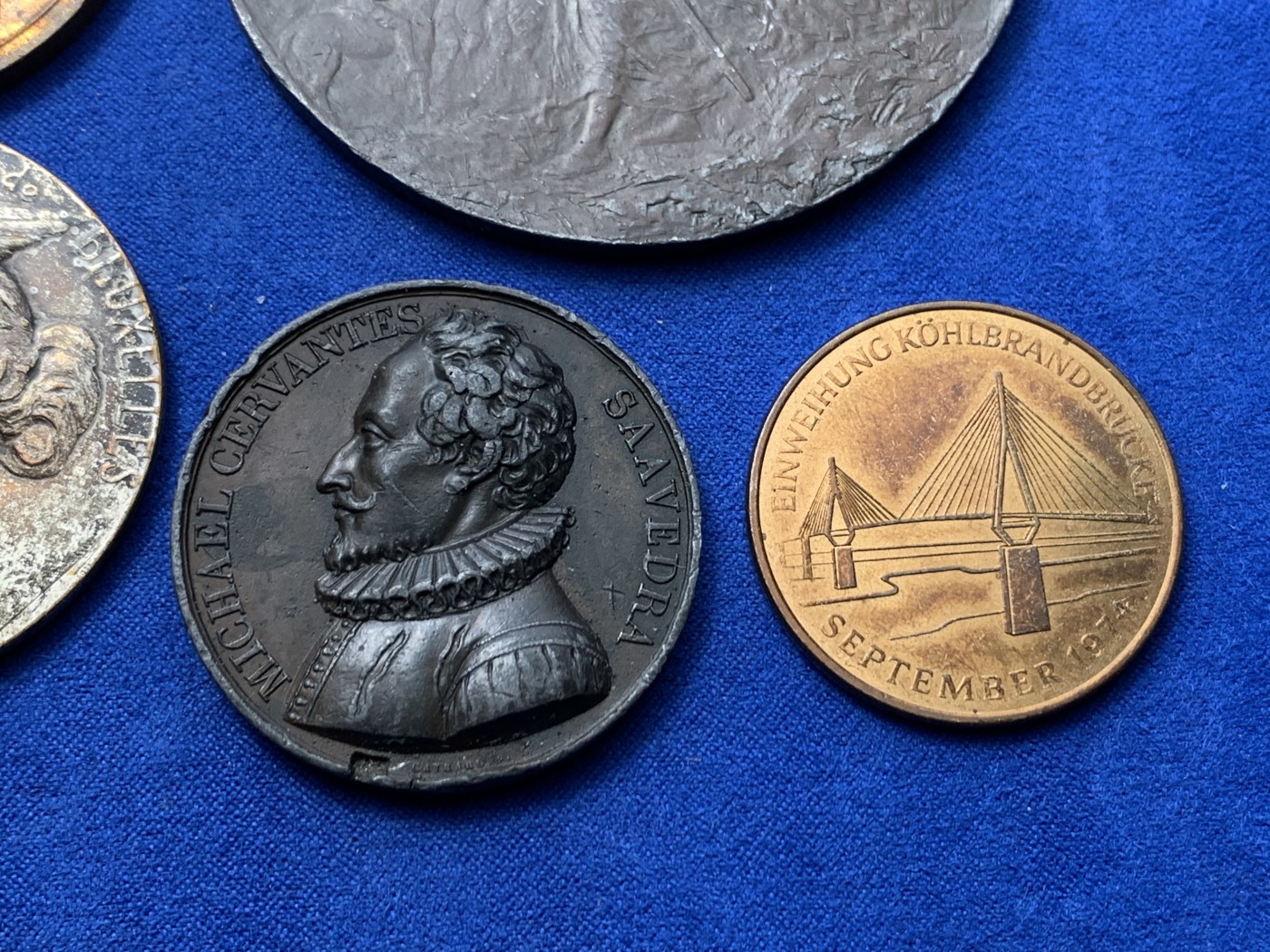 《竞宝斋》第249场-周日，周一 ，周二3场连拍 (全场包邮) 近现代欧洲章牌2#（5枚） 材质 年代 品种自辨 细节见图