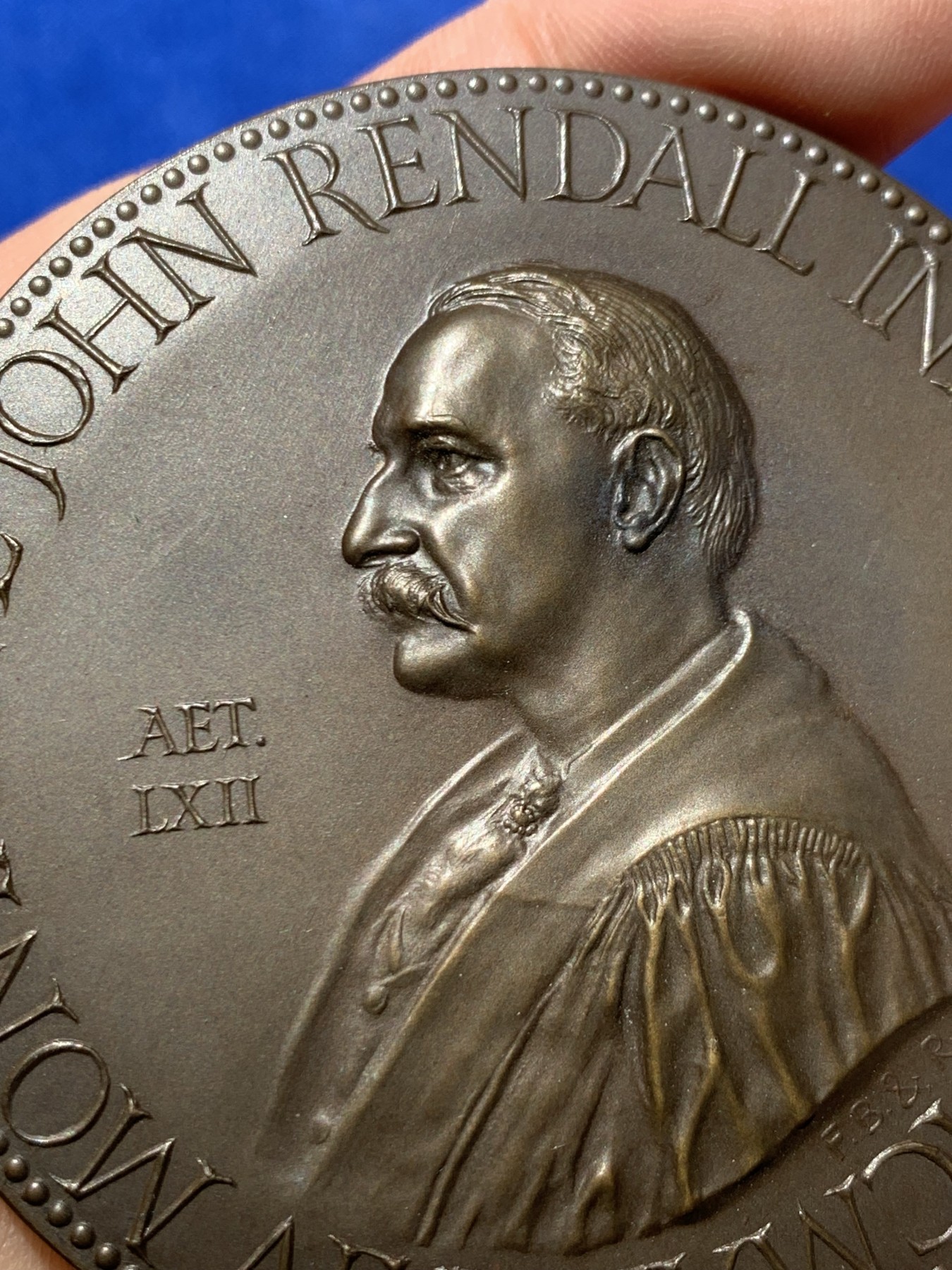 《竞宝斋》第249场-周日，周一 ，周二3场连拍 (全场包邮) 1924 英国温彻斯特公学纪念铜章（原盒），直径64mm，约116.5克