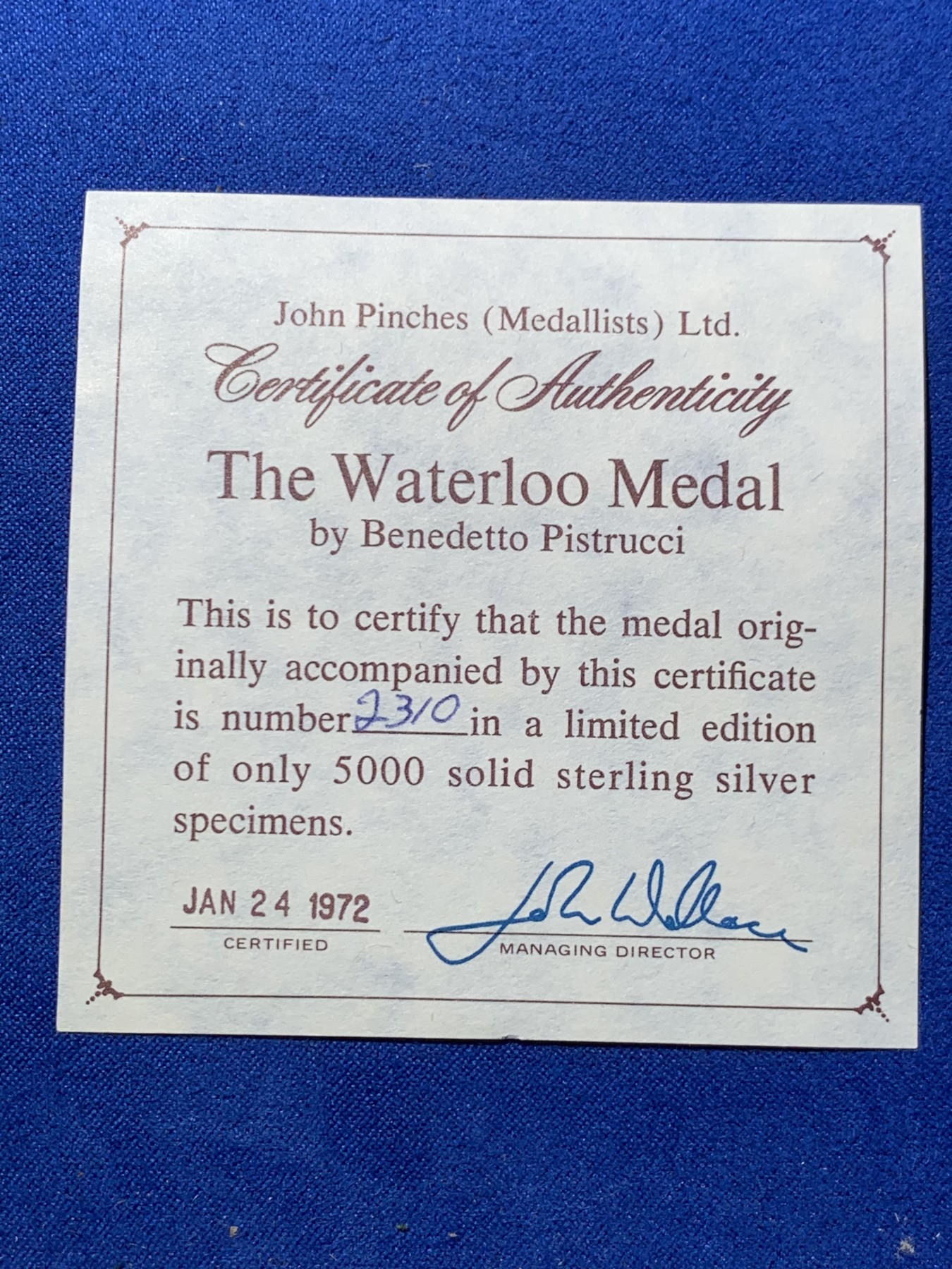 《竞宝斋》第249场-周日，周一 ，周二3场连拍 (全场包邮) 1972 英国滑铁卢战役150周年纪念银章（原盒），直径63.8mm，约124.2克
