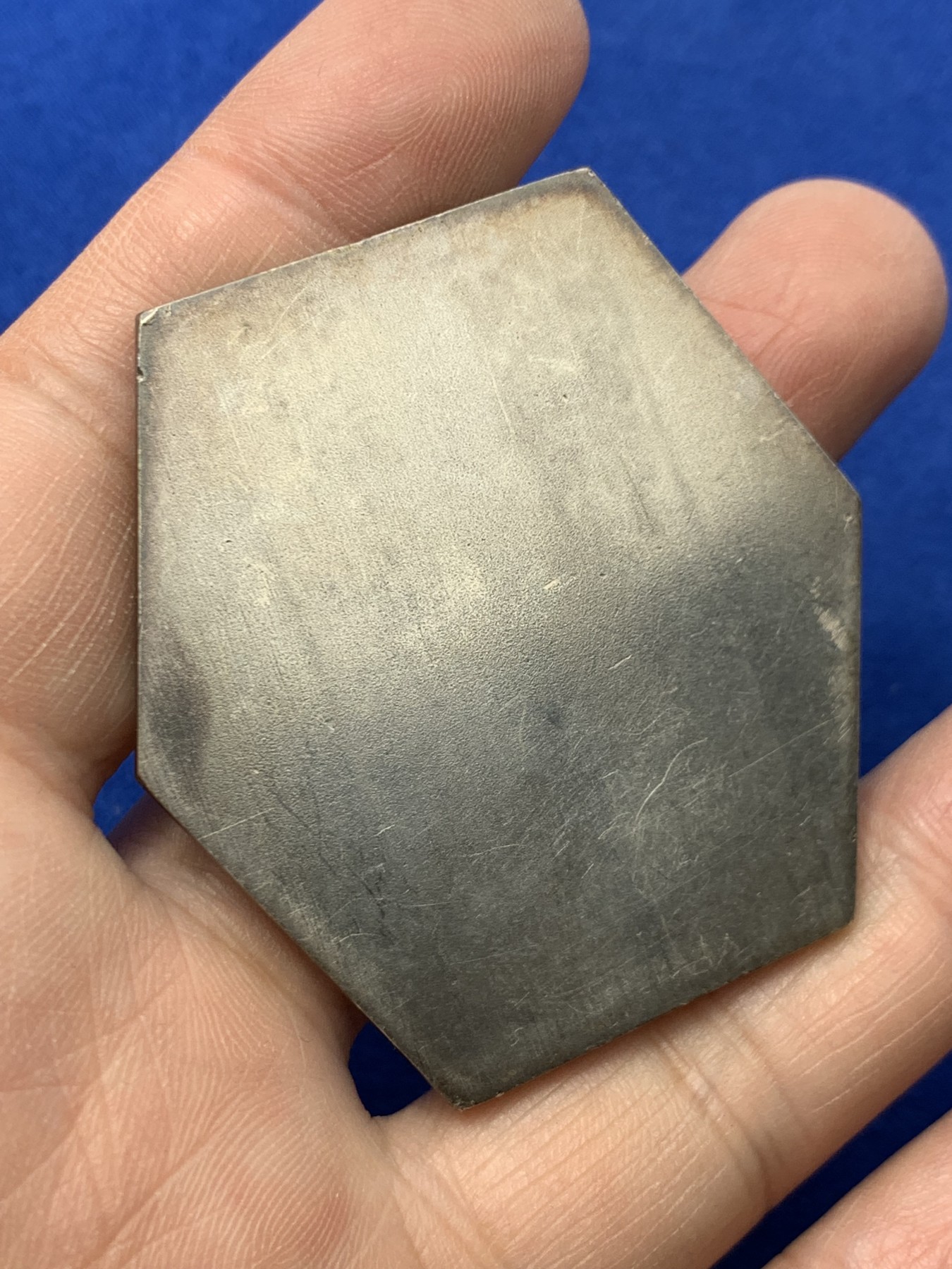 《竞宝斋》第249场-周日，周一 ，周二3场连拍 (全场包邮) 20世纪初法国新艺术六边形镀银铜章，尺寸50.3*52.6mm，约48.1克