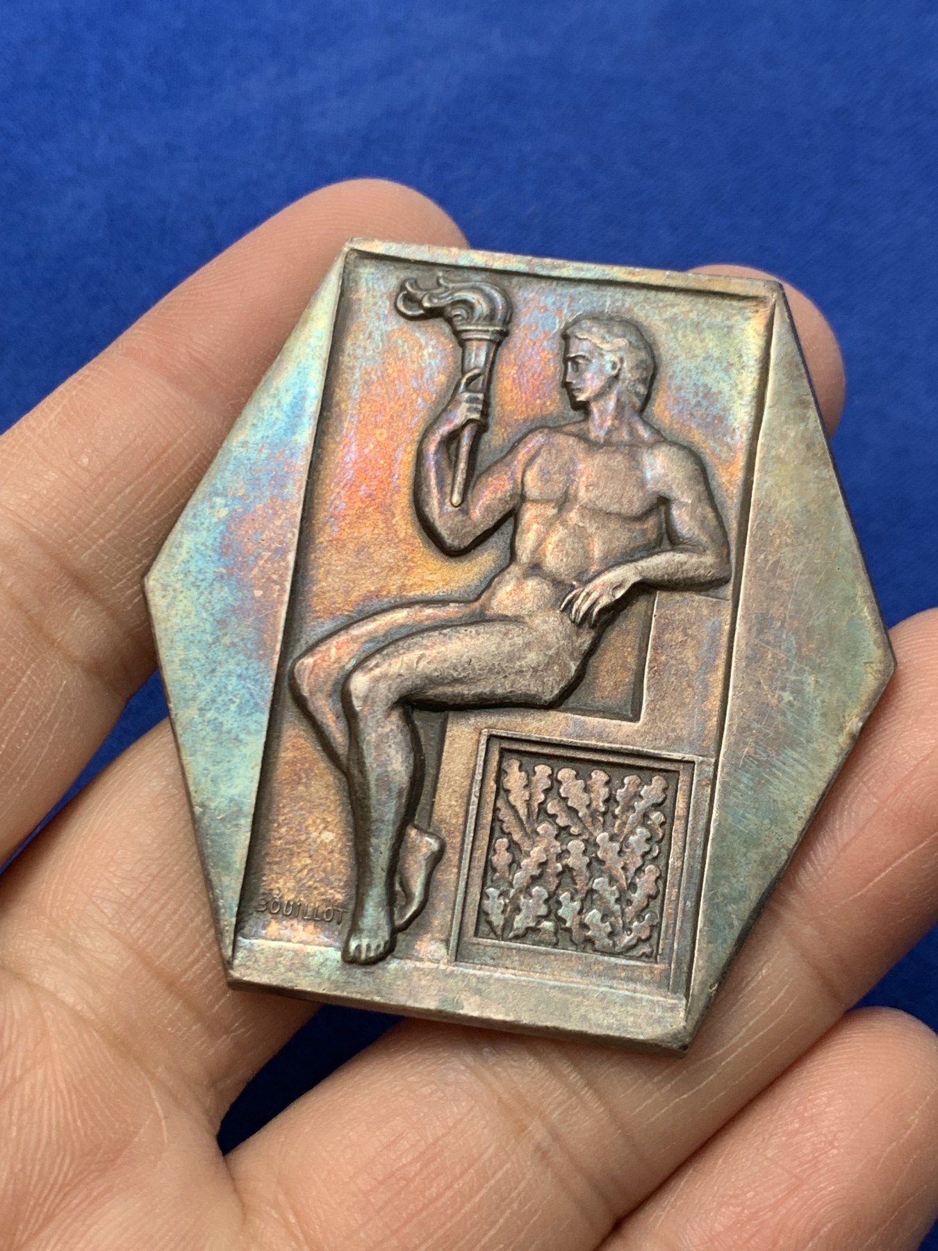 《竞宝斋》第249场-周日，周一 ，周二3场连拍 (全场包邮) 20世纪初法国新艺术六边形镀银铜章，尺寸50.3*52.6mm，约48.1克