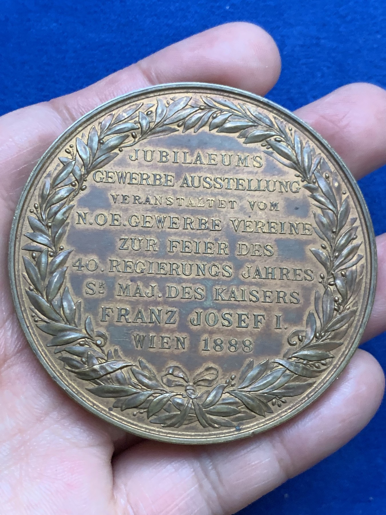 《竞宝斋》第249场-周日，周一 ，周二3场连拍 (全场包邮) 1888 奥地利弗朗茨皇帝登基40周年纪念铜章，直径64.2mm，约81.4克