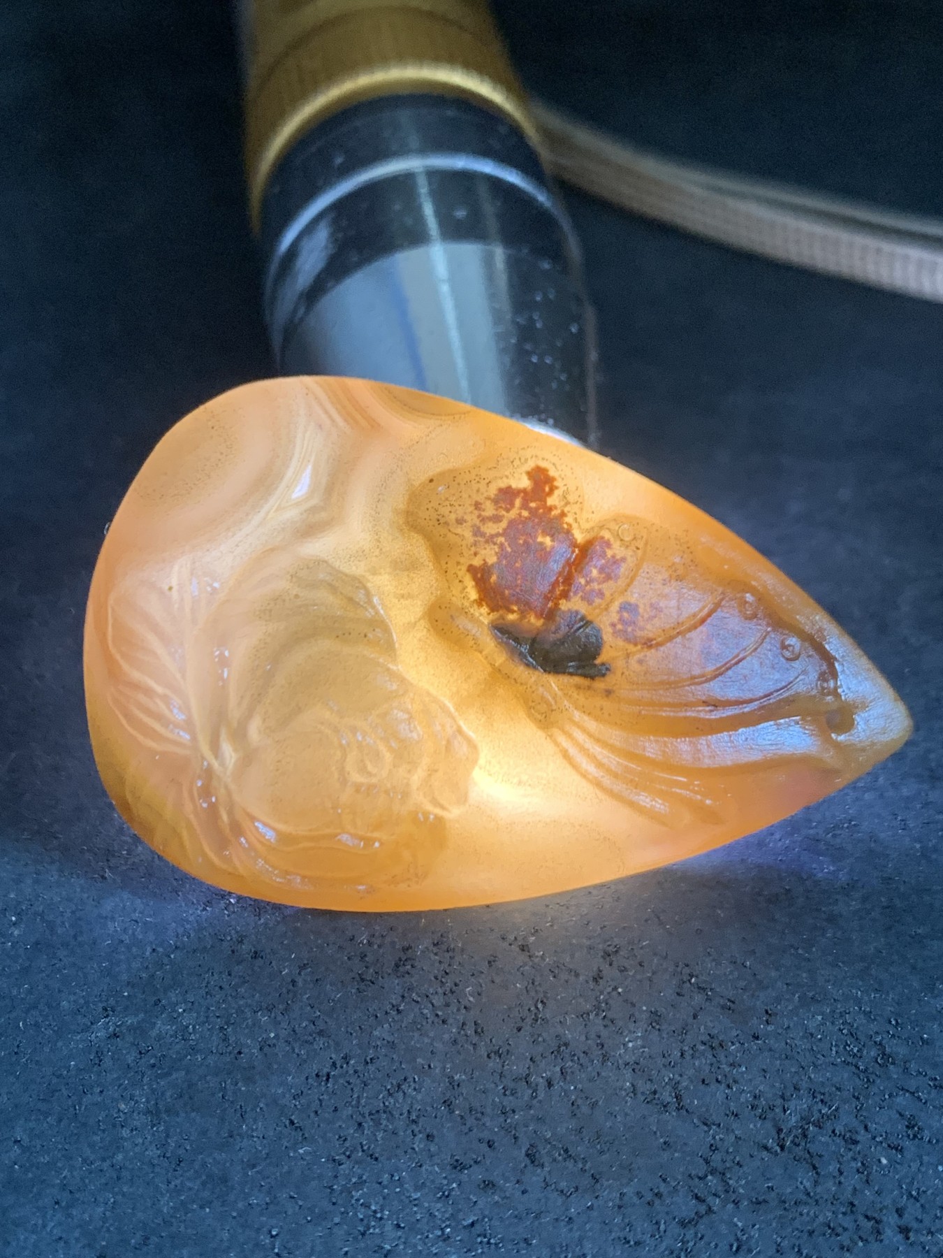 精美亚光高润度冰飘心冻料草花纹金沙蒙料战国红玛瑙雕刻蝶恋花吊坠一个