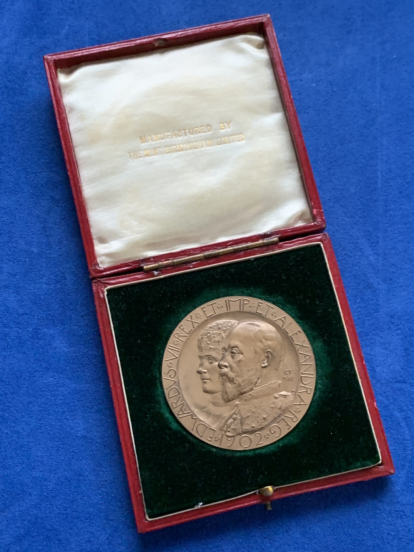 《竞宝斋》第249场-周日，周一 ，周二3场连拍 (全场包邮) 1902 英国爱七登基纪念铜章（原盒），直径52mm，约50.9克，比常见的单头像少见很多