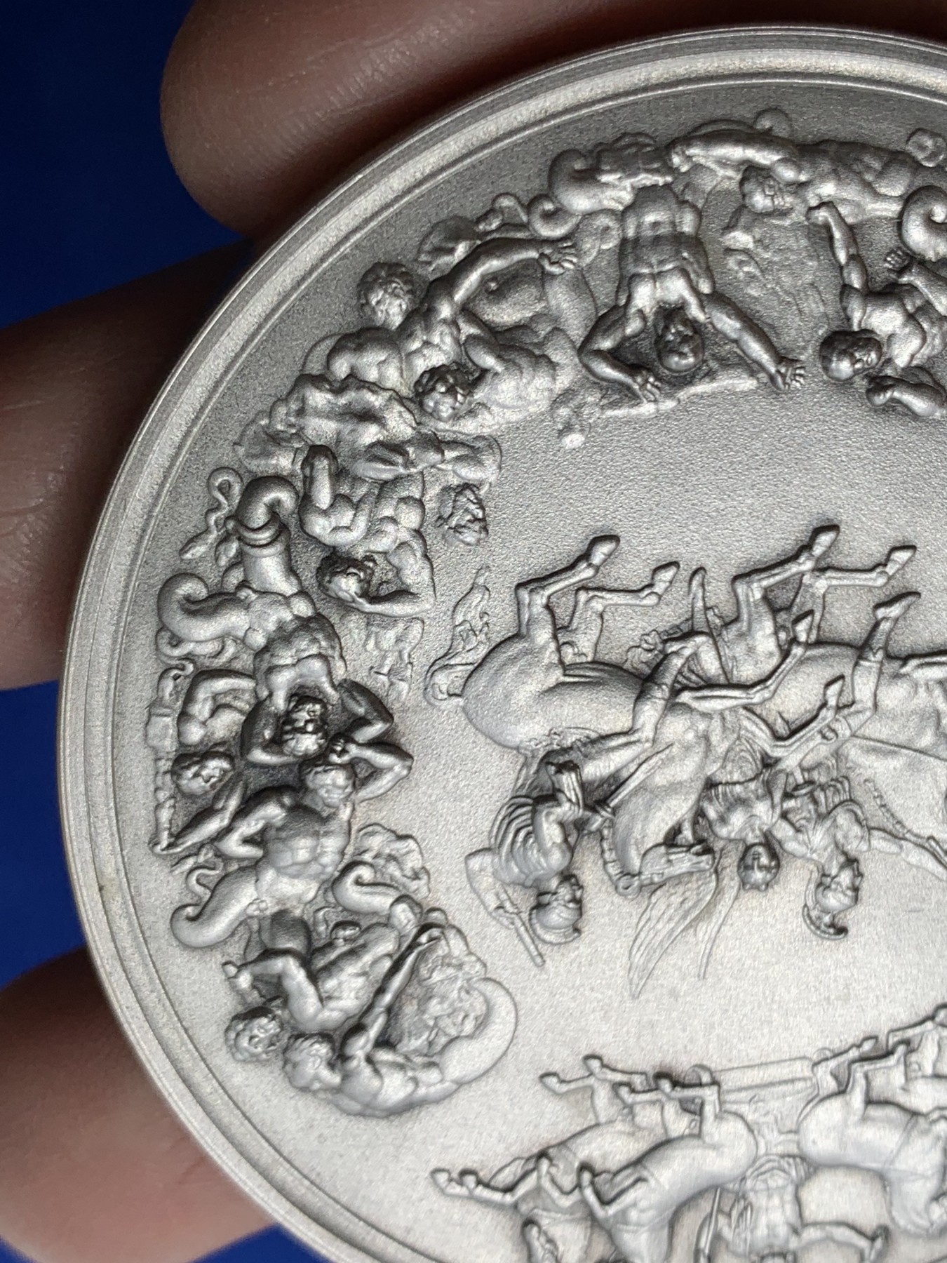 《竞宝斋》第249场-周日，周一 ，周二3场连拍 (全场包邮) 1972 英国滑铁卢战役150周年纪念银章（原盒），直径63.8mm，约124.2克