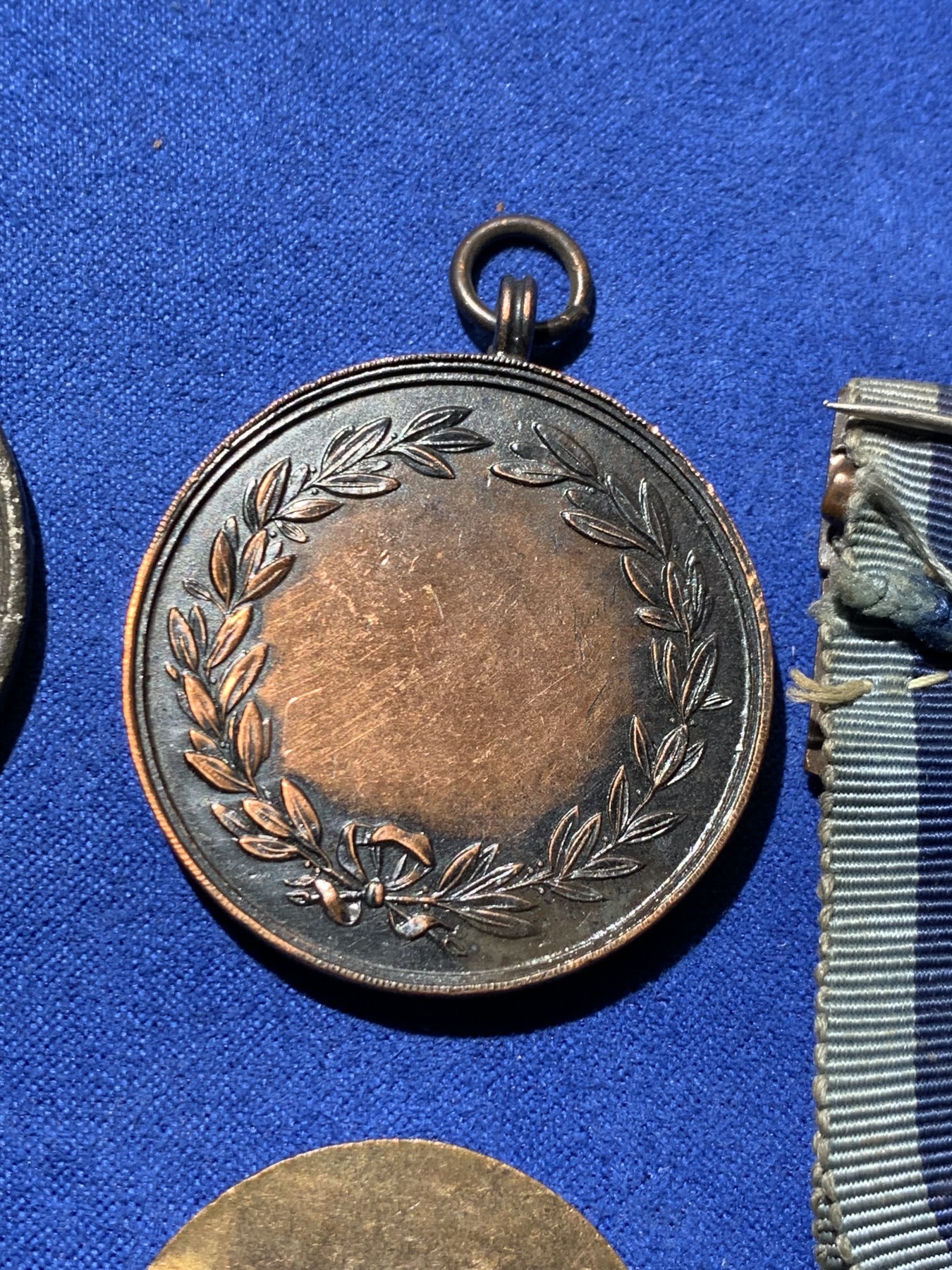 《竞宝斋》第249场-周日，周一 ，周二3场连拍 (全场包邮) 近现代欧洲章牌1#（5枚） 材质 年代 品种自辨 细节见图