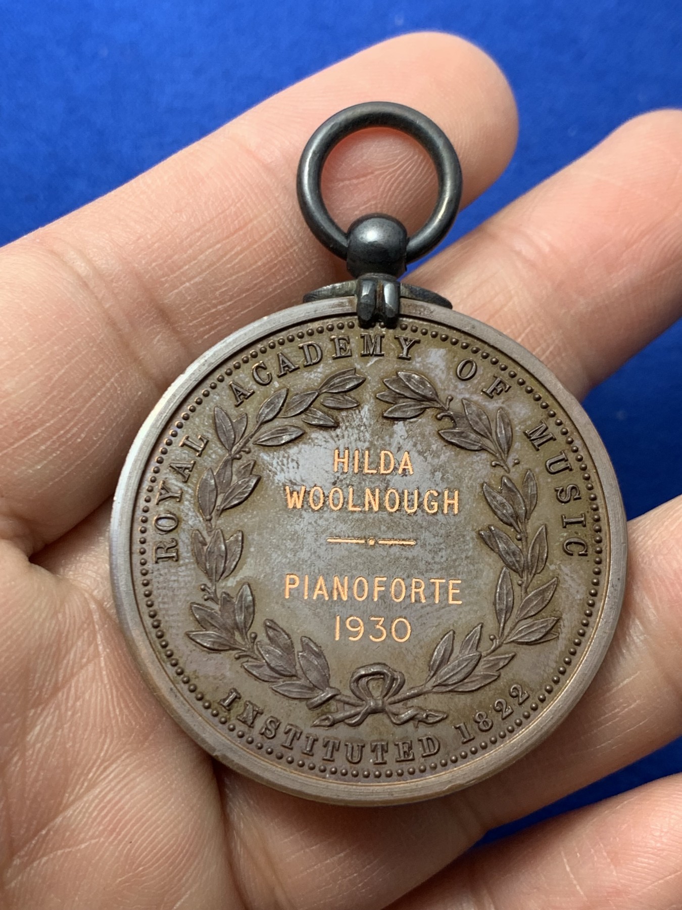 《竞宝斋》第249场-周日，周一 ，周二3场连拍 (全场包邮) 1930 英国皇家音乐学院铜章，直径40.7mm，约35.3克