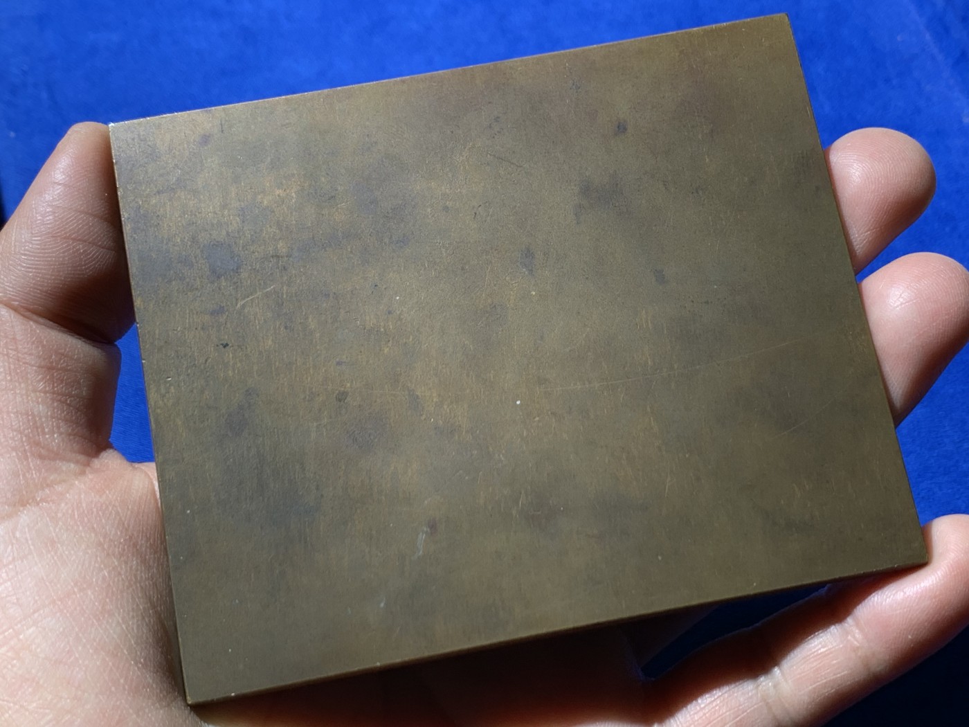 《竞宝斋》第249场-周日，周一 ，周二3场连拍 (全场包邮) 1906 维也纳歌唱协会25周年纪念矩形铜章，尺寸83*101mm，约265.4克