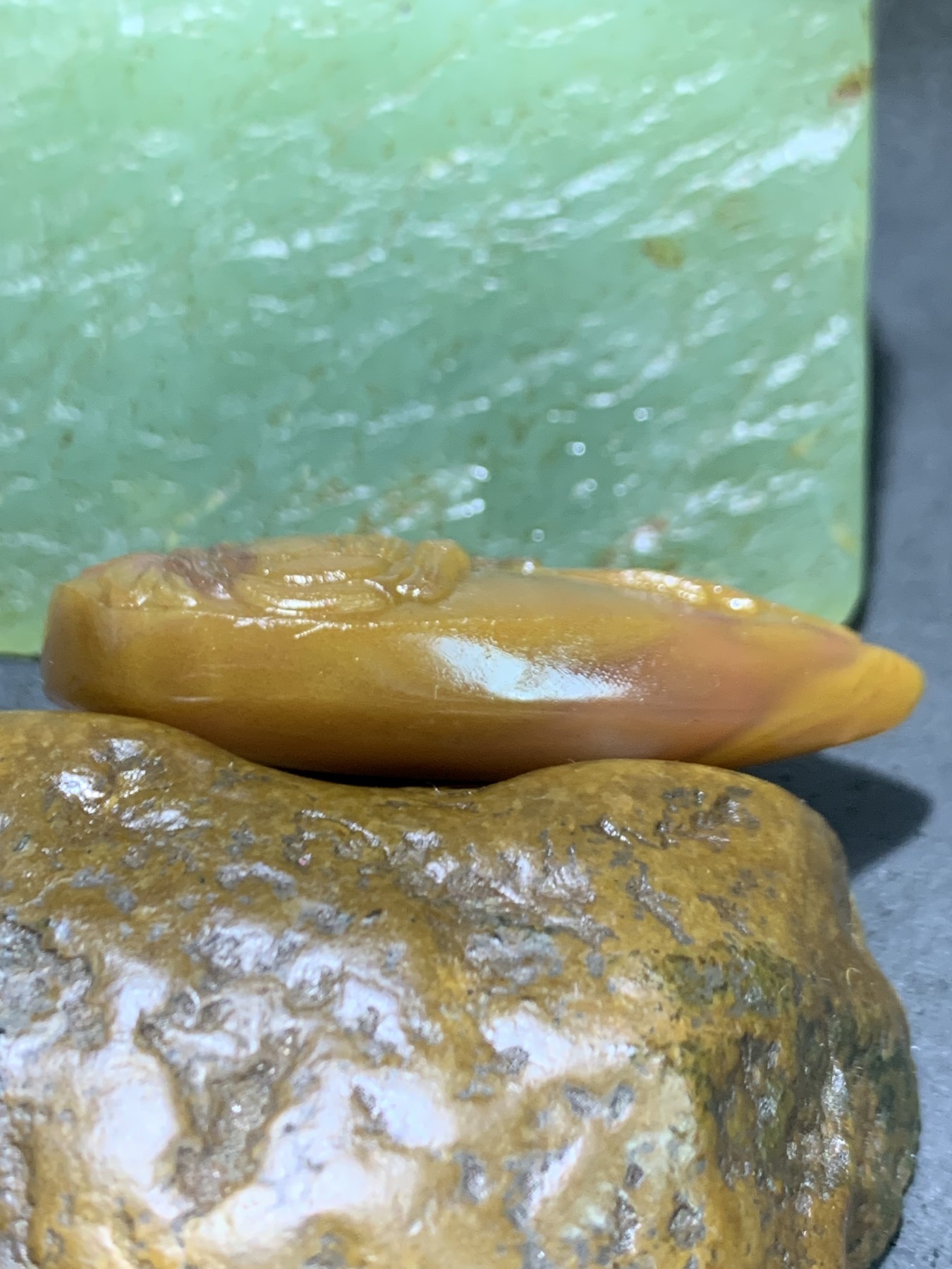 精美亚光高润度冰飘心冻料草花纹金沙蒙料战国红玛瑙雕刻蝶恋花吊坠一个