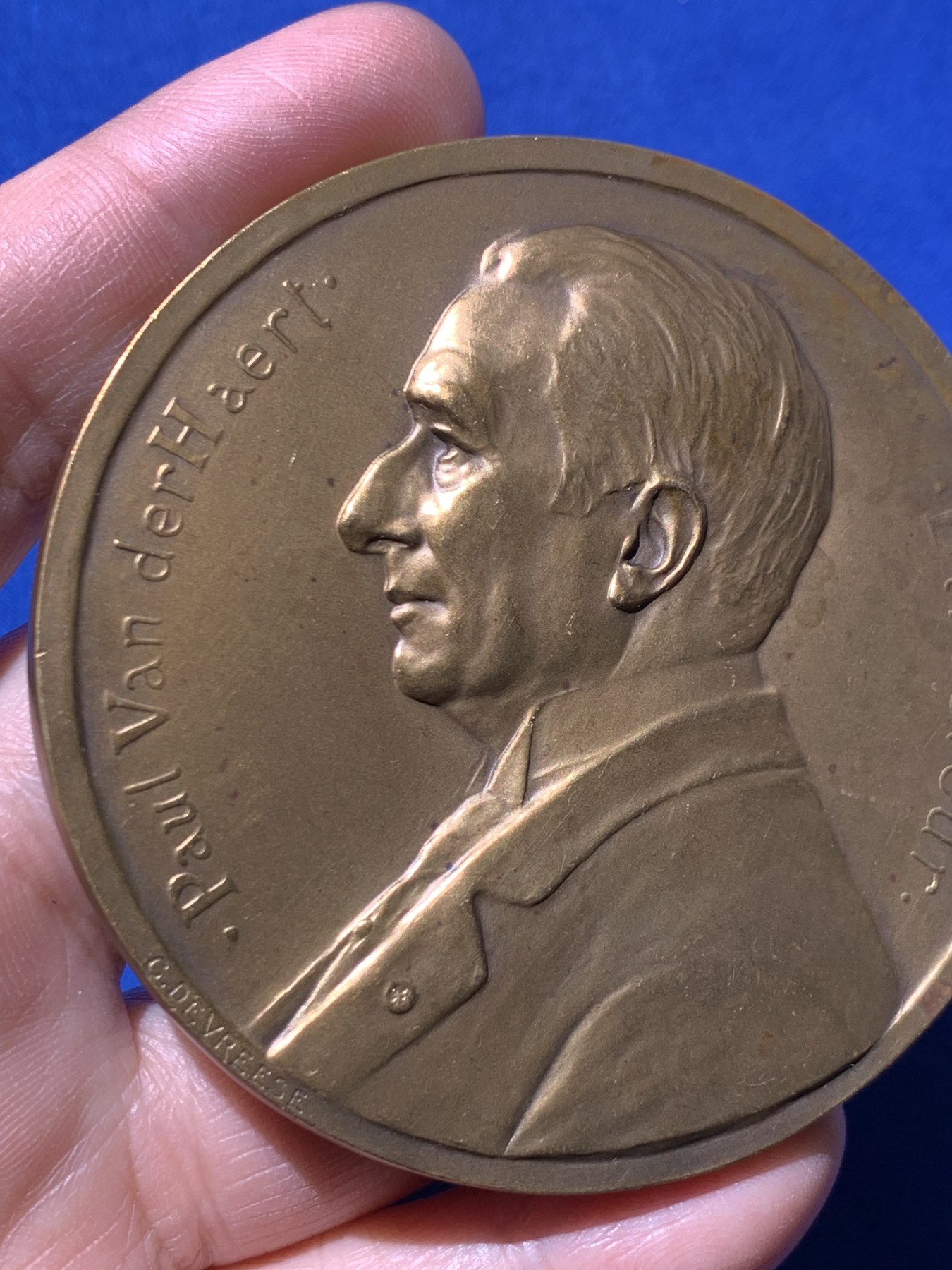 《竞宝斋》第249场-周日，周一 ，周二3场连拍 (全场包邮) 1925 比利时银行50周年纪念铜章，直径70.3mm，约120.6克