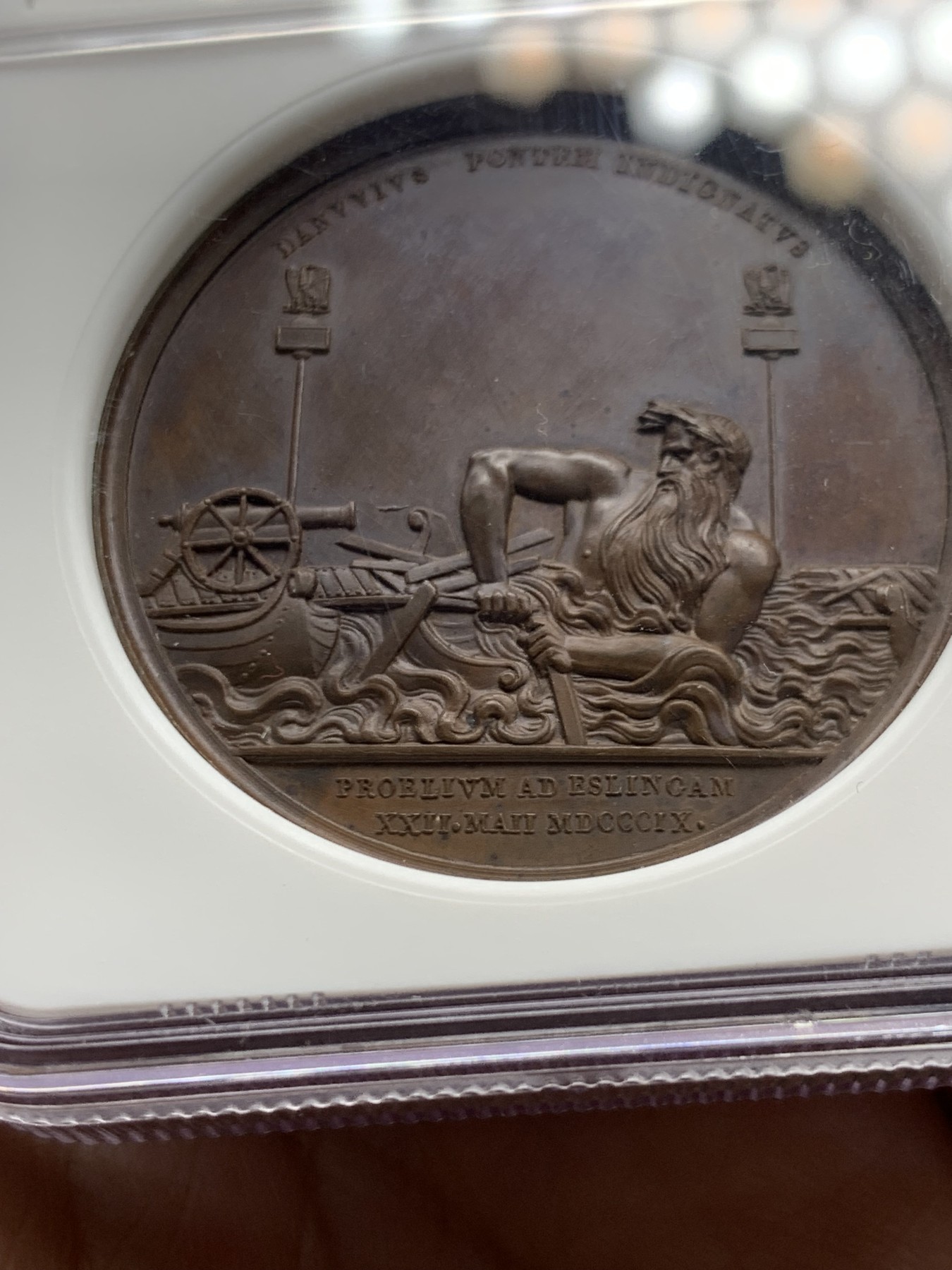 《竞宝斋》第249场-周日，周一 ，周二3场连拍 (全场包邮) NGC MS64BN 法国 1809 阿斯佩恩-艾斯林战役纪念大铜章 加厚盒 漂亮设计 铜色舒服