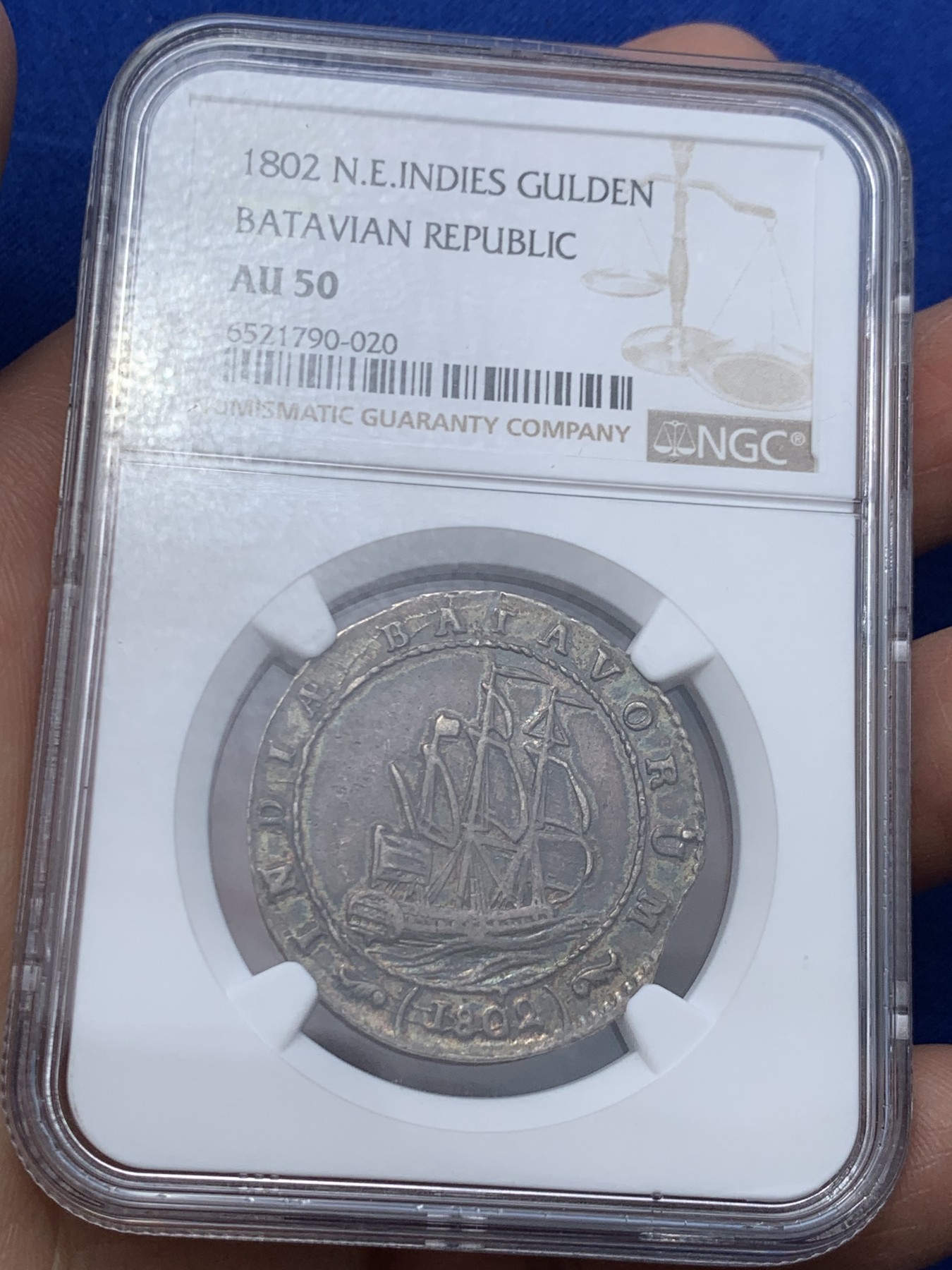 《竞宝斋》第249场-周日，周一 ，周二3场连拍 (全场包邮) NGC AU50 荷属巴达维亚1802年帆船1盾银币 五彩包浆 稀少名誉品