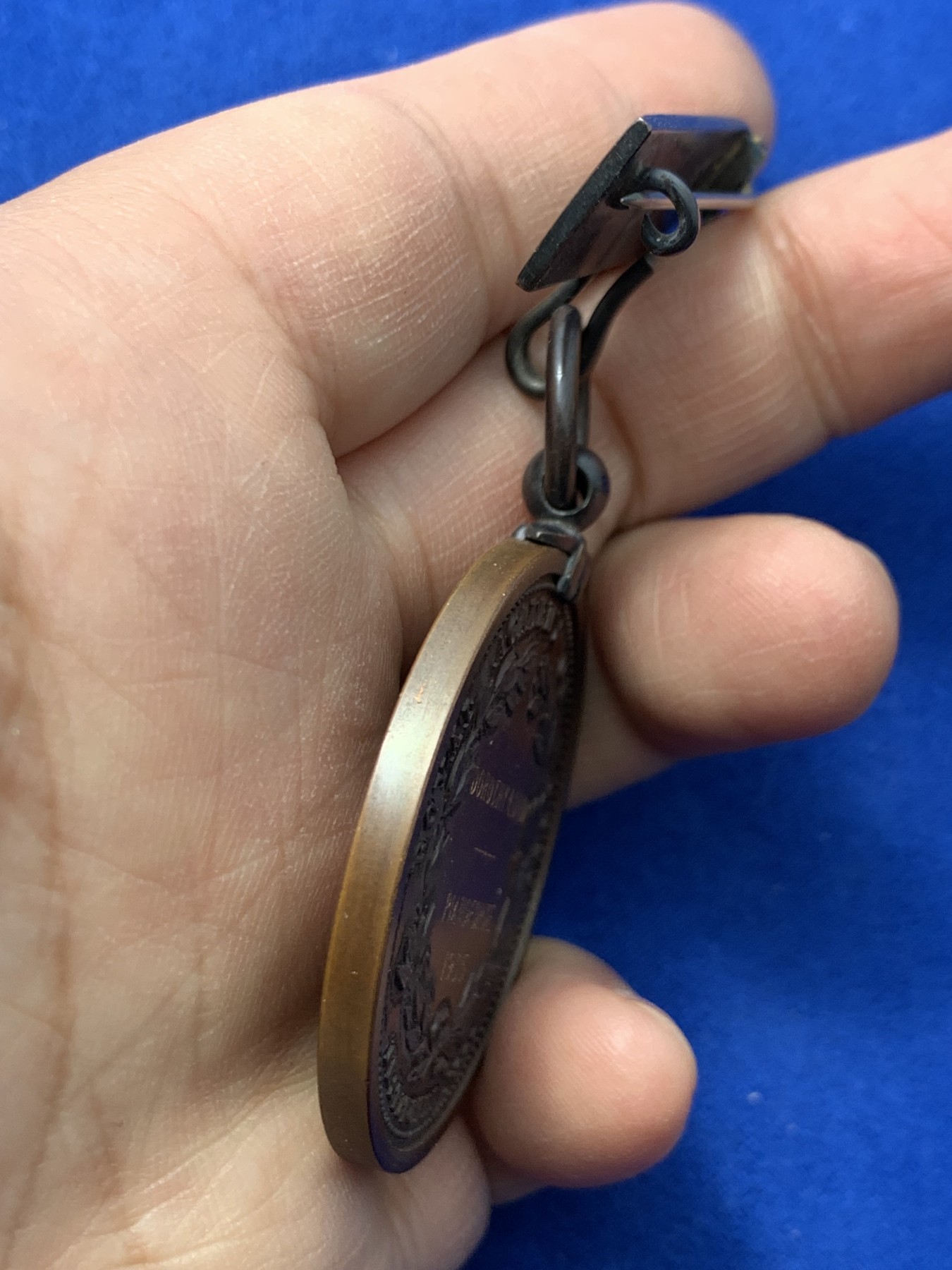 《竞宝斋》第249场-周日，周一 ，周二3场连拍 (全场包邮) 1935 英国皇家音乐学院铜章（原盒），直径40.6mm，约42克，带有横标的少见