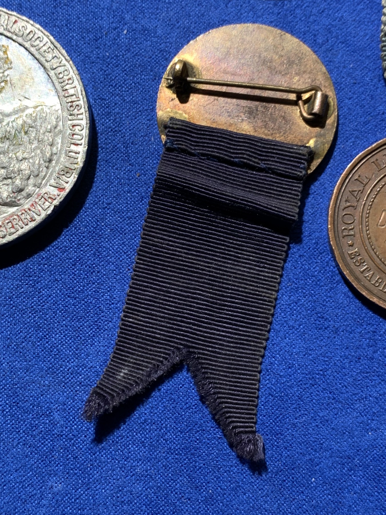 《竞宝斋》第249场-周日，周一 ，周二3场连拍 (全场包邮) 近现代欧洲章牌1#（5枚） 材质 年代 品种自辨 细节见图