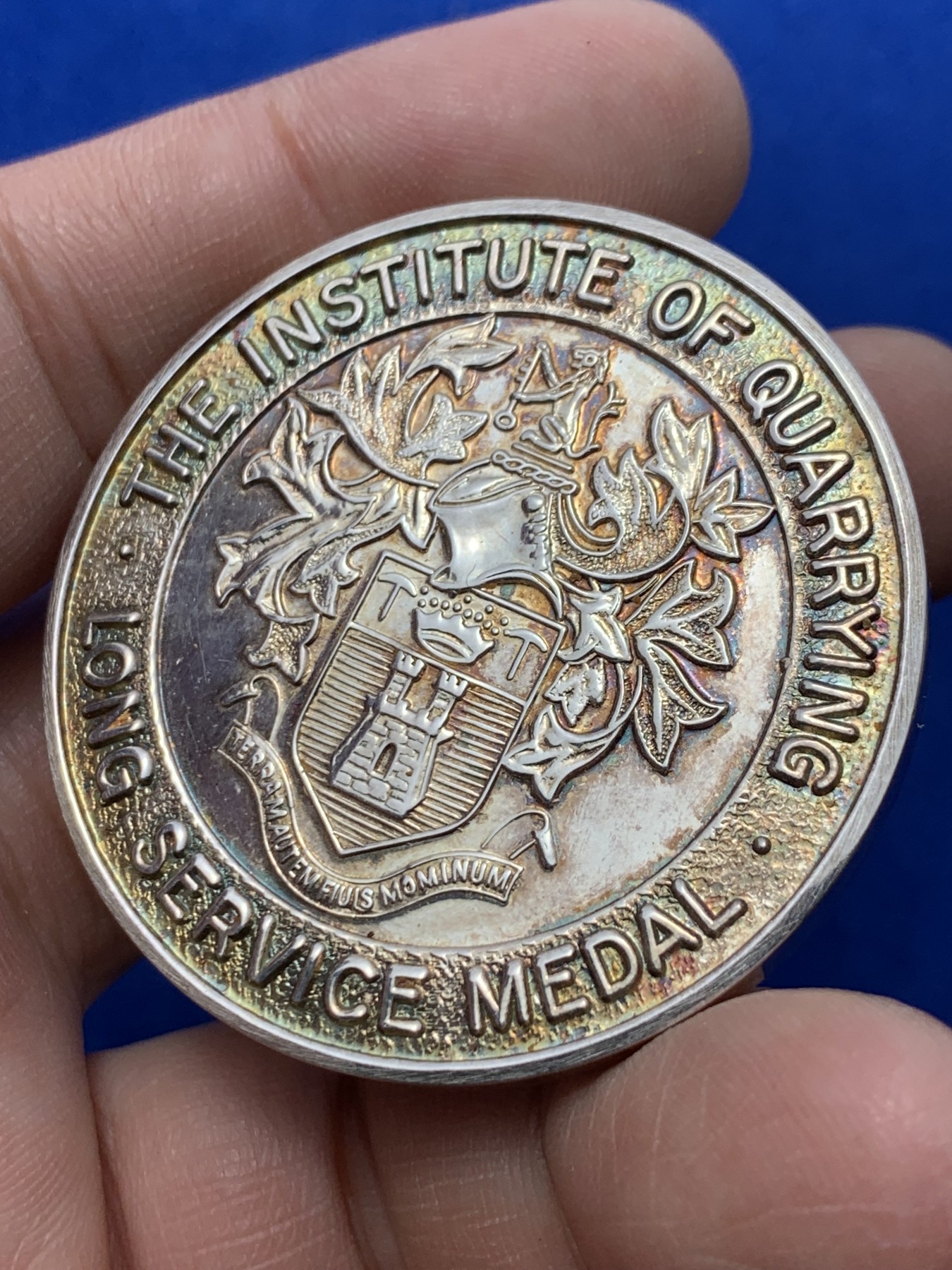 《竞宝斋》第249场-周日，周一 ，周二3场连拍 (全场包邮) 20世纪英国采矿协会银章（原盒），直径45.7mm，约49.5克