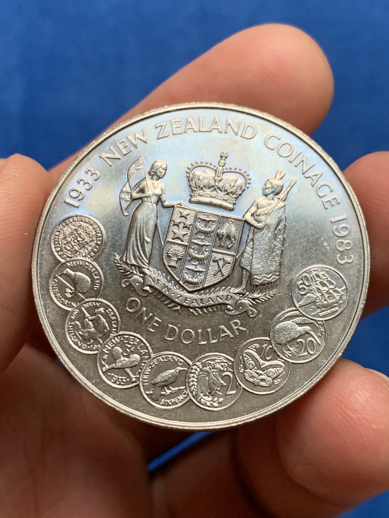 《竞宝斋》第249场-周日，周一 ，周二3场连拍 (全场包邮) 1983年新西兰货币发行50周年克朗型纪念币