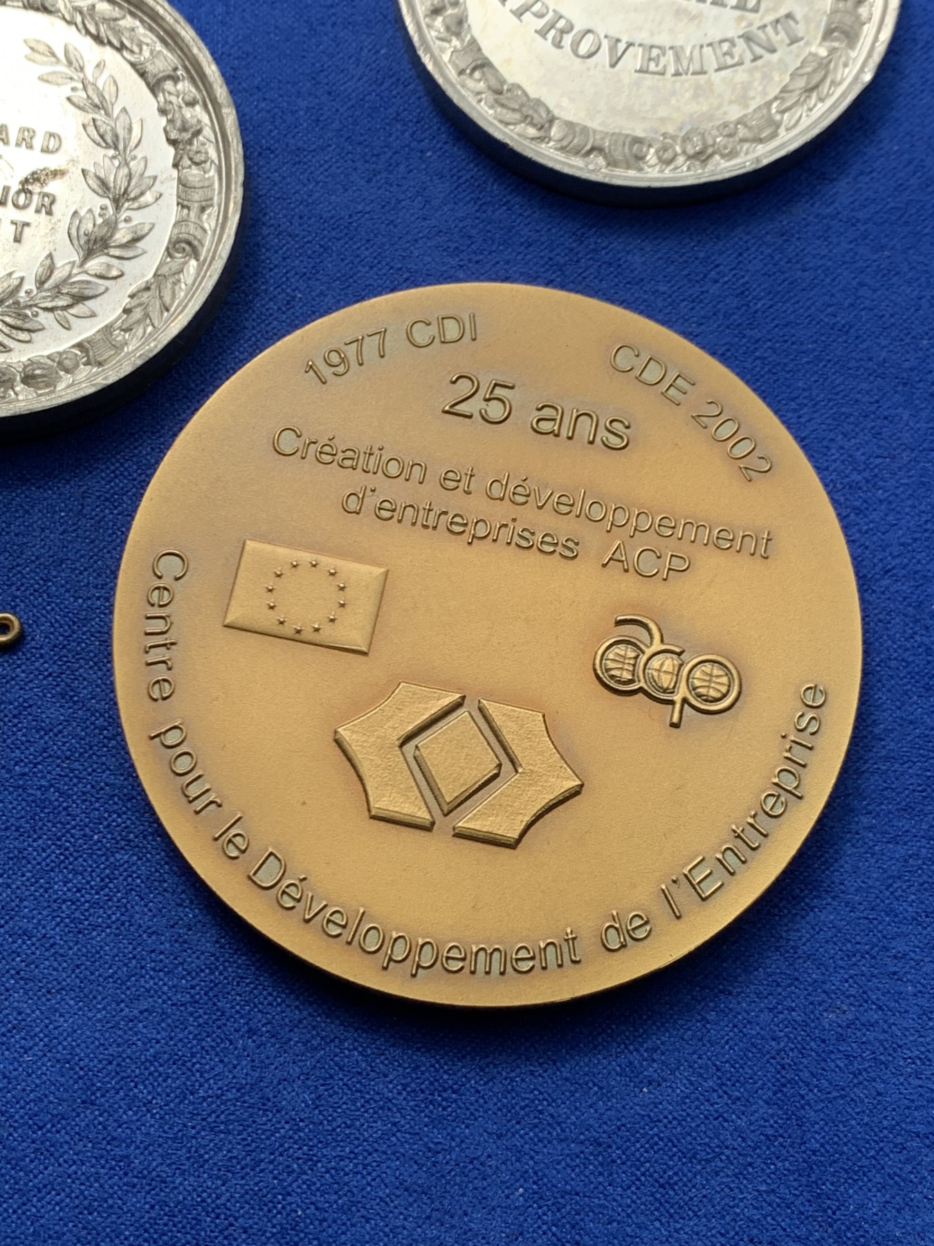 《竞宝斋》第249场-周日，周一 ，周二3场连拍 (全场包邮) 近现代欧洲章牌3#（5枚） 材质 年代 品种自辨 细节见图