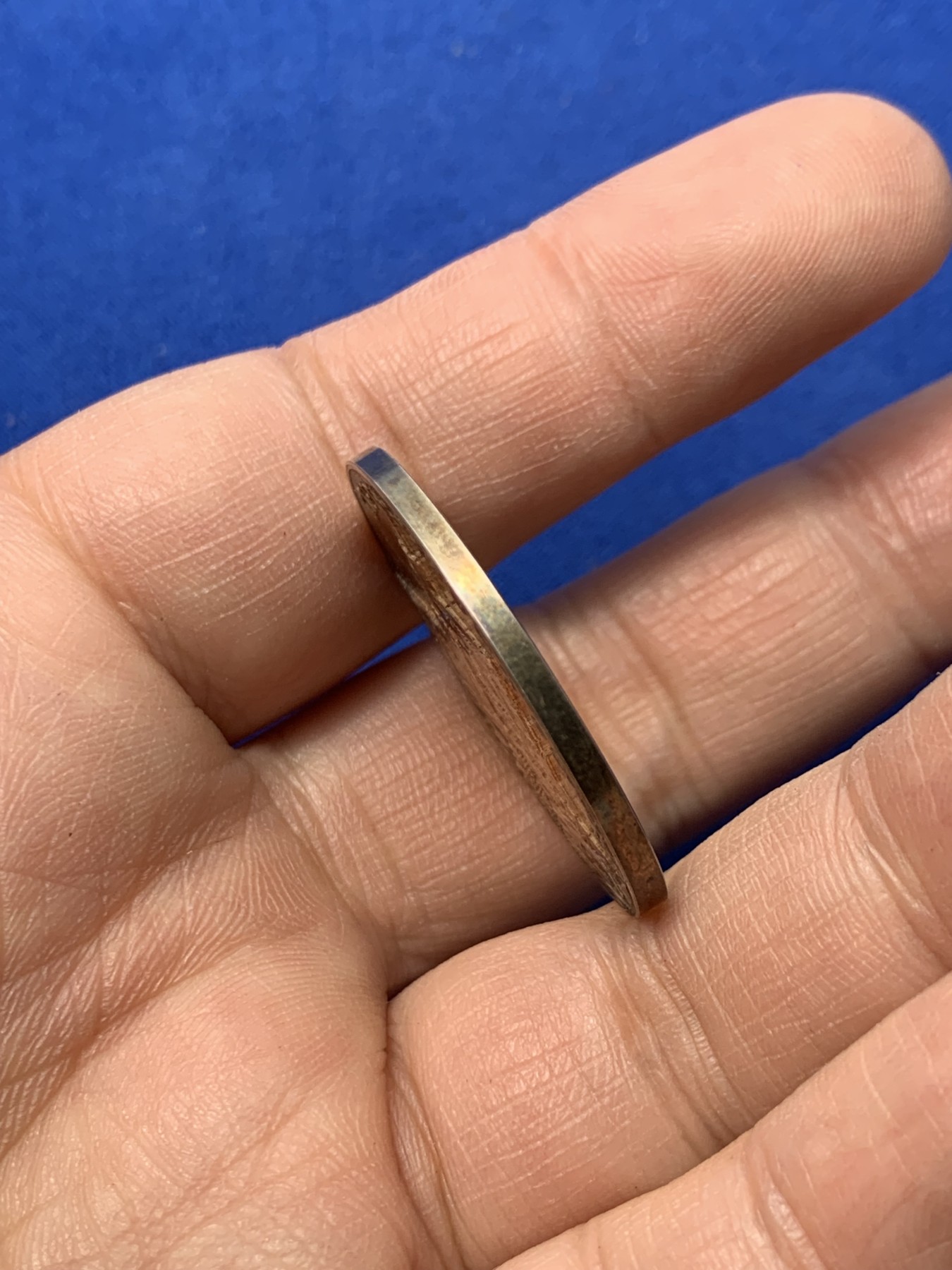 《竞宝斋》第249场-周日，周一 ，周二3场连拍 (全场包邮) 1935 英国乔治五世登基25周年纪念小银章（原盒），直径31.8mm，约15.5克