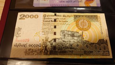 【世界钱币】精选微拍第98期暨2024年第9期  2006年斯里兰卡2000卢比 全新绝品无47尾号029