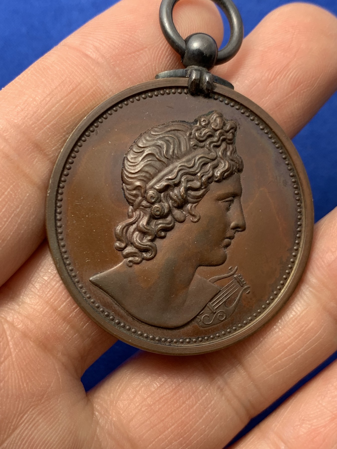 《竞宝斋》第249场-周日，周一 ，周二3场连拍 (全场包邮) 1930 英国皇家音乐学院铜章，直径40.7mm，约35.3克