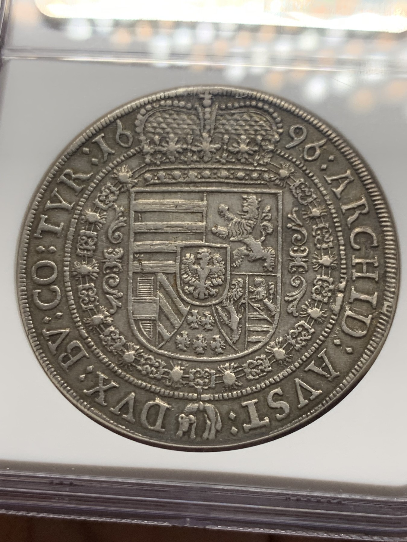 《竞宝斋》第249场-周日，周一 ，周二3场连拍 (全场包邮) 严评亚军分 NGC AU53 神圣罗马帝国1696/5骑字版 利奥波德一世大波浪 猪嘴 泰勒 银币 打制不错 状态非常好