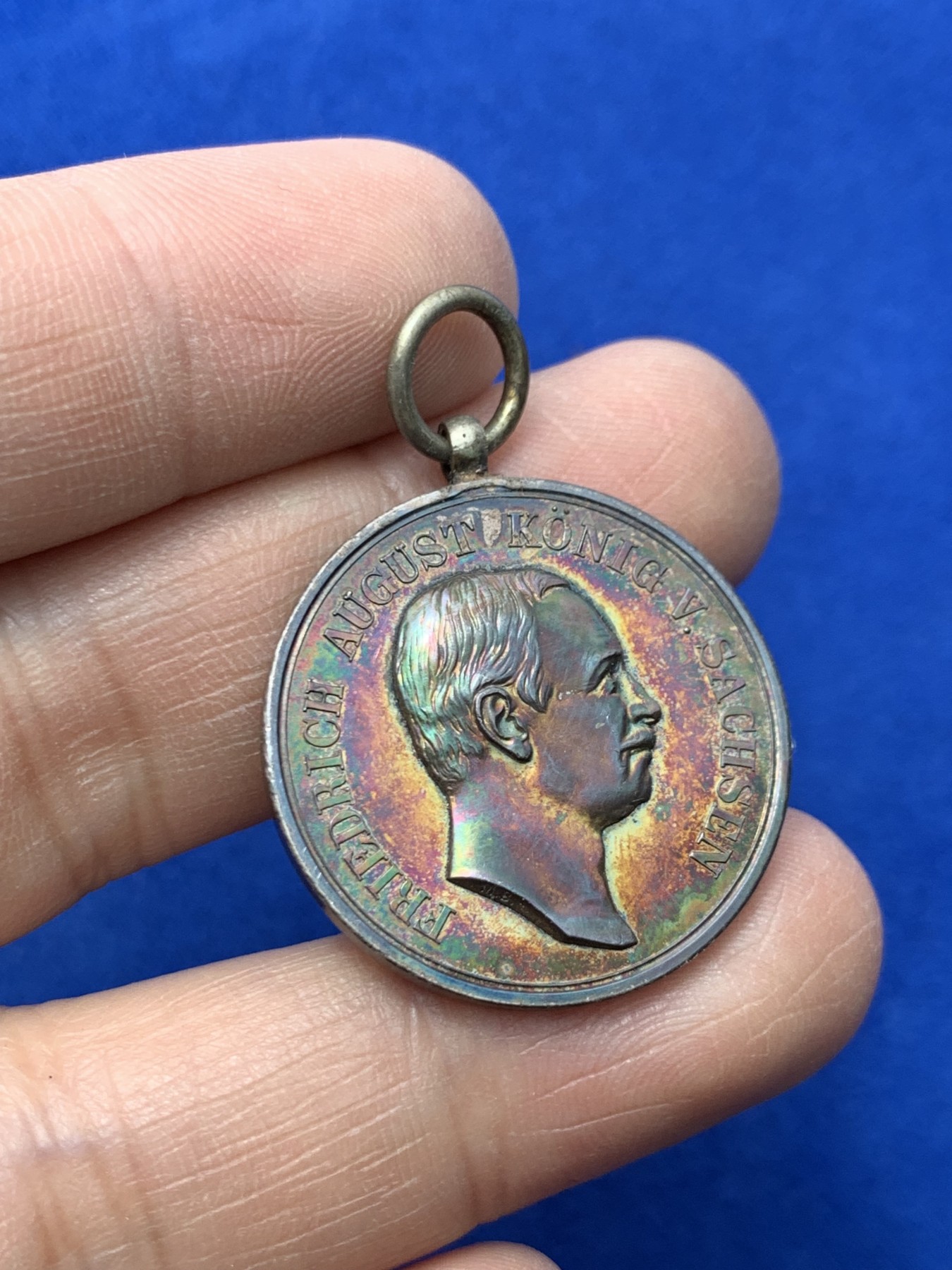 《竞宝斋》第249场-周日，周一 ，周二3场连拍 (全场包邮) 20世纪初德国萨克森忠诚银章（吊环），直径28mm，约12.2克，彩色包浆