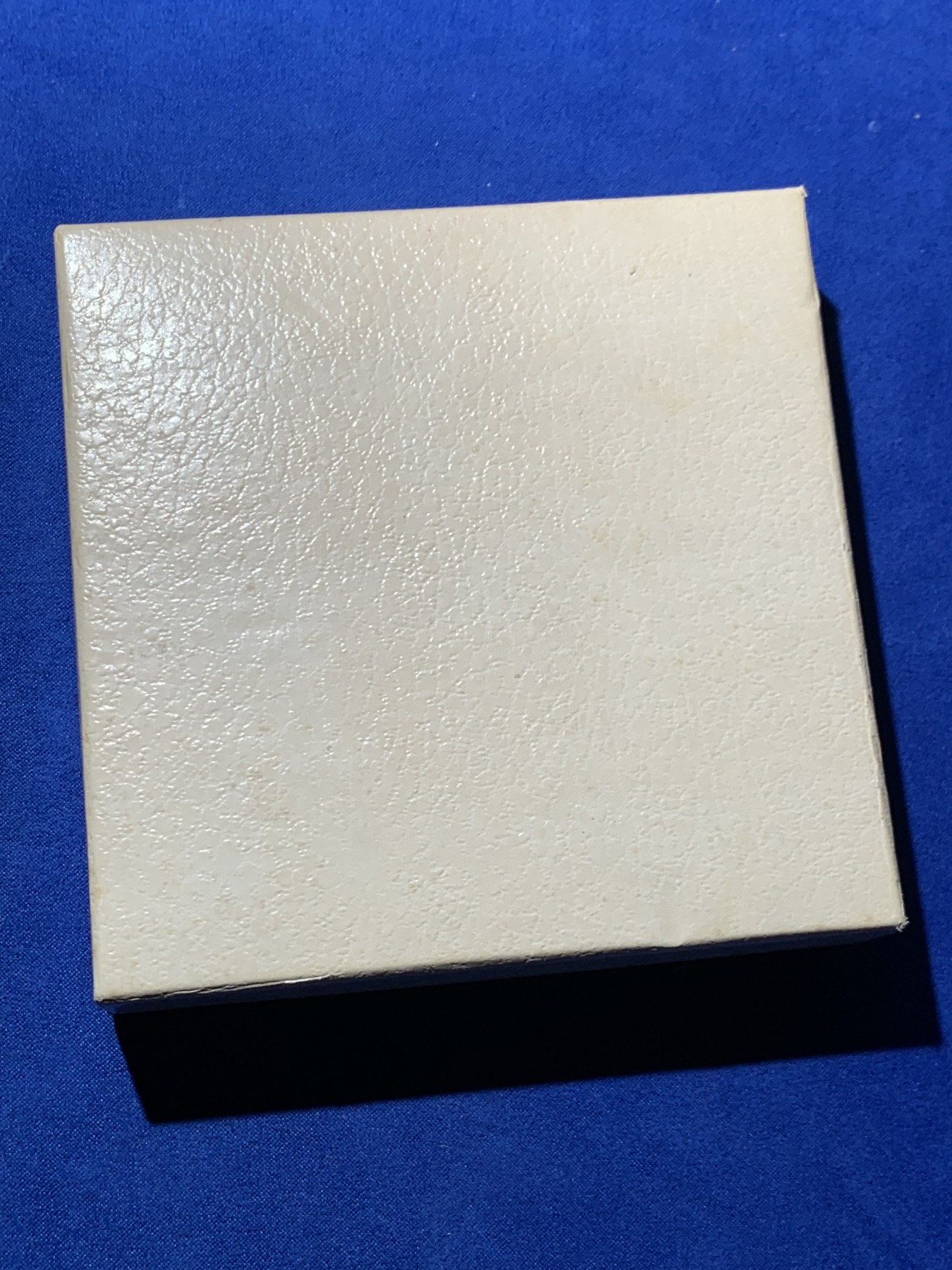 《竞宝斋》第249场-周日，周一 ，周二3场连拍 (全场包邮) 1972 英国滑铁卢战役150周年纪念银章（原盒），直径63.8mm，约124.2克