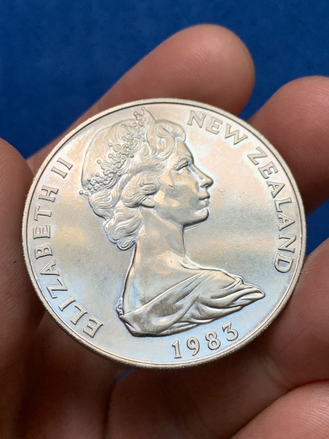 《竞宝斋》第249场-周日，周一 ，周二3场连拍 (全场包邮) 1983年新西兰货币发行50周年克朗型纪念币