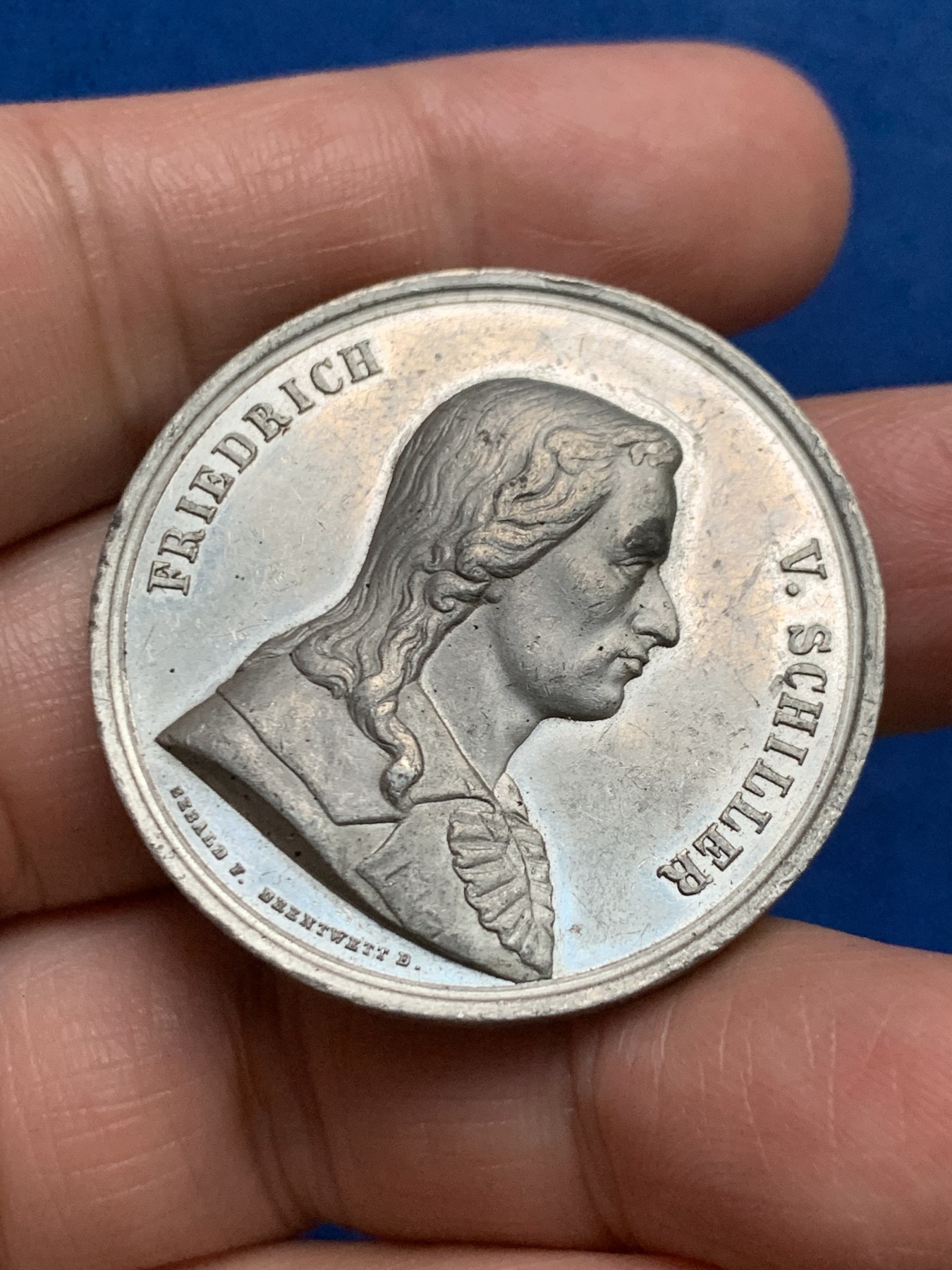 《竞宝斋》第249场-周日，周一 ，周二3场连拍 (全场包邮) 1859 德国席勒诞辰100周年白色金属章，直径37.5mm，约18.7克