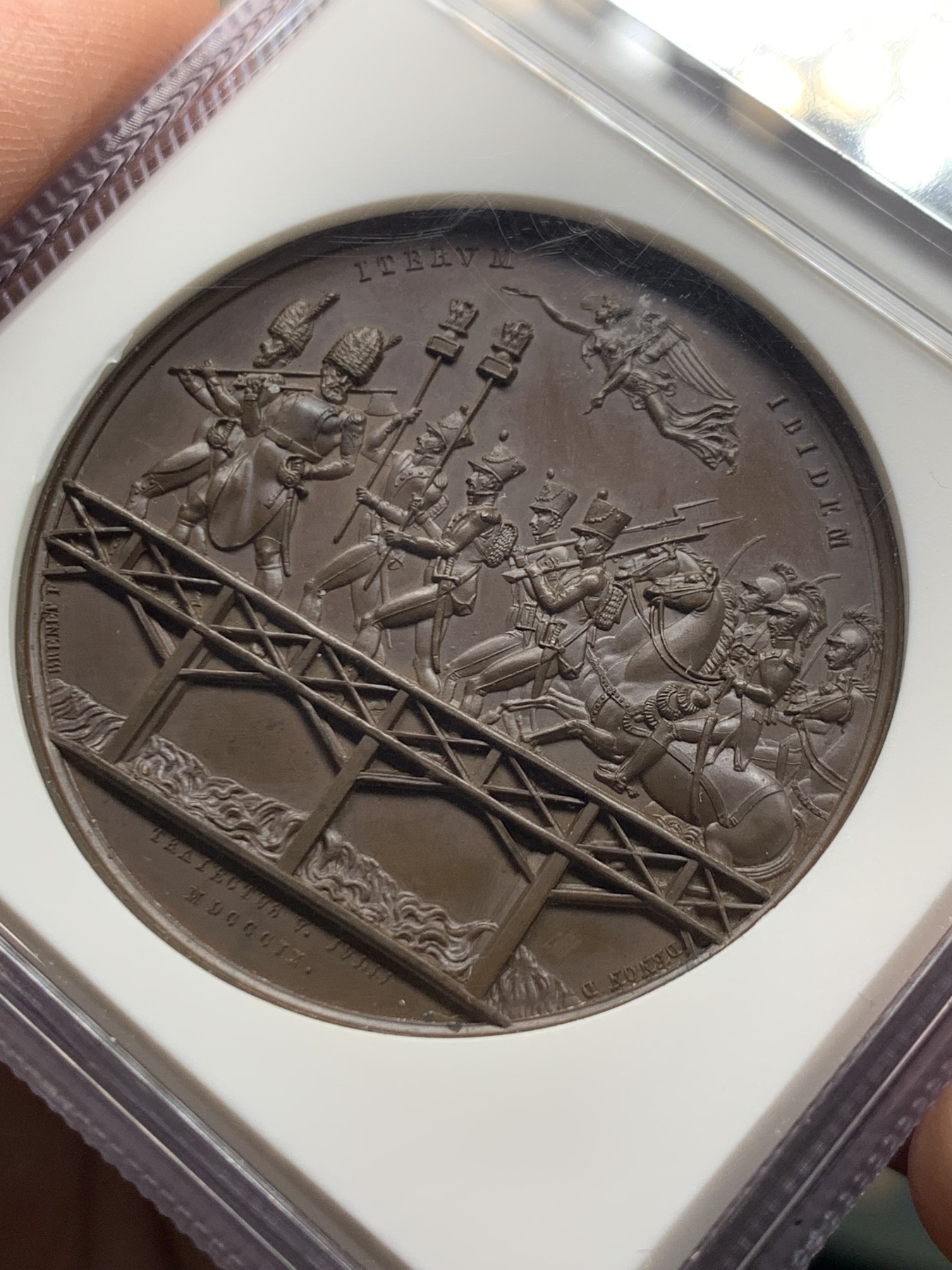 《竞宝斋》第249场-周日，周一 ，周二3场连拍 (全场包邮) NGC MS64BN 法国 1809 阿斯佩恩-艾斯林战役纪念大铜章 加厚盒 漂亮设计 铜色舒服