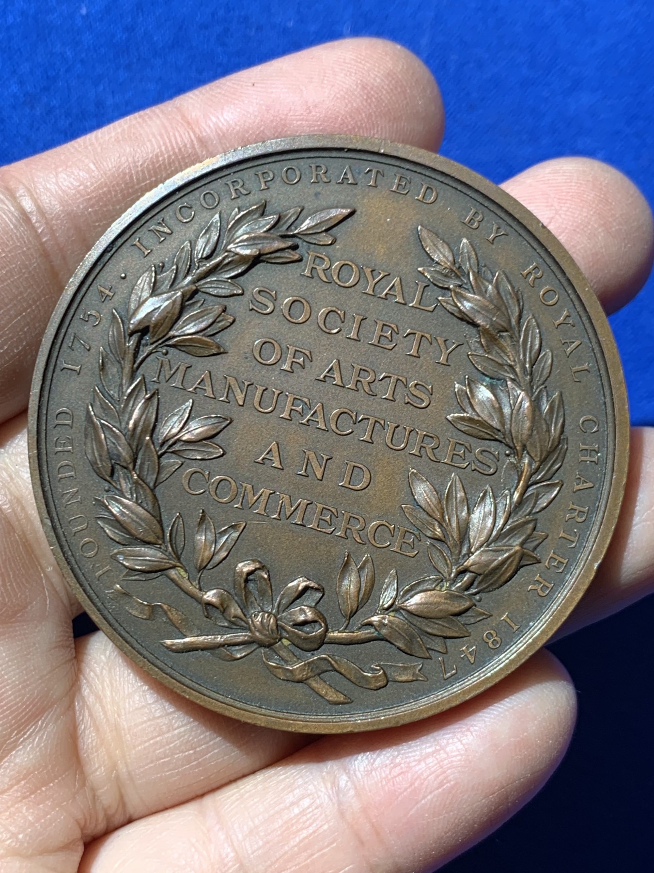 《竞宝斋》第249场-周日，周一 ，周二3场连拍 (全场包邮) 1926 英国皇家艺术学会铜章（原盒），直径55.7mm，约78.5克