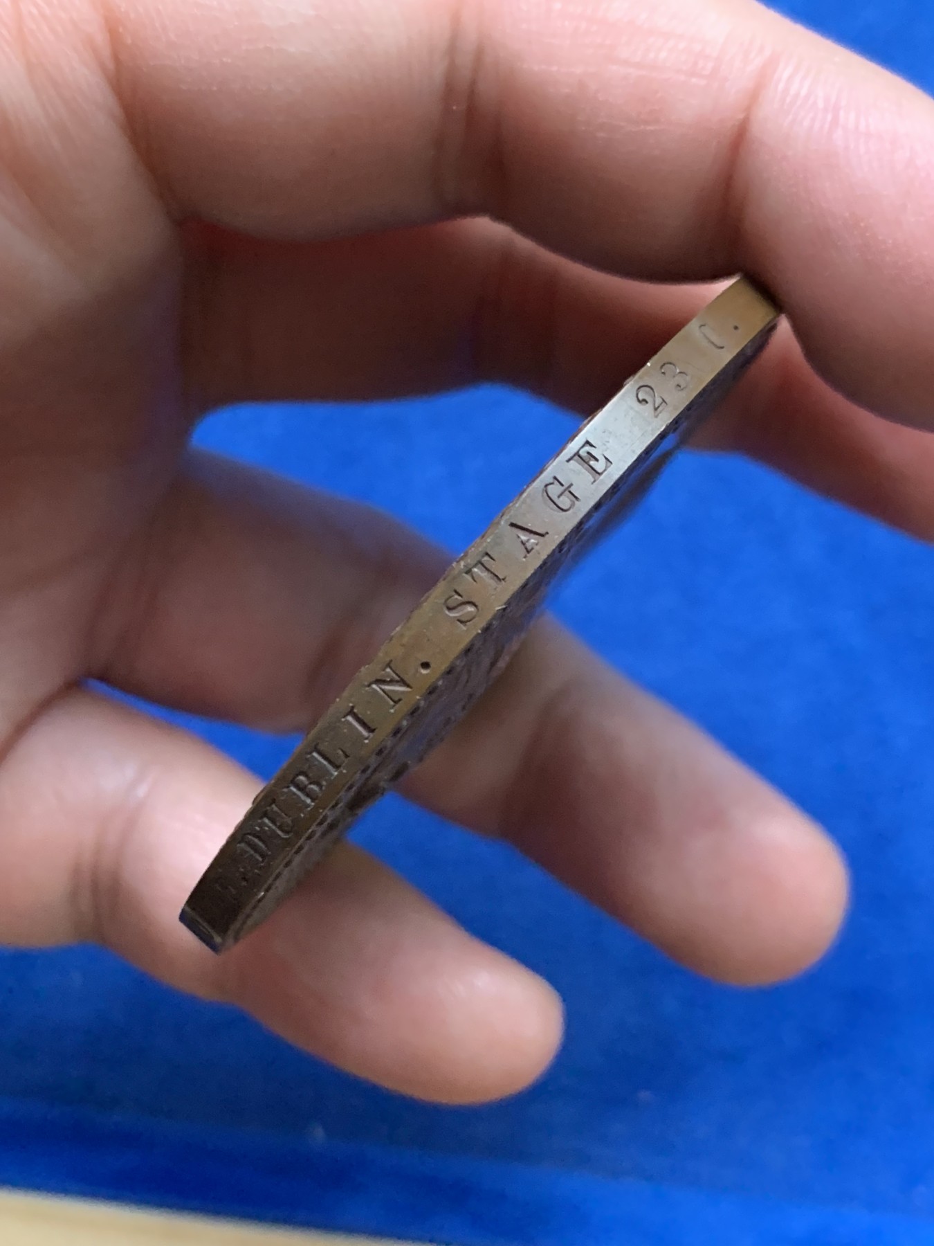 《竞宝斋》第249场-周日，周一 ，周二3场连拍 (全场包邮) 1857 英国艺术部维多利亚铜章（原盒），直径54.3mm，约76.5克