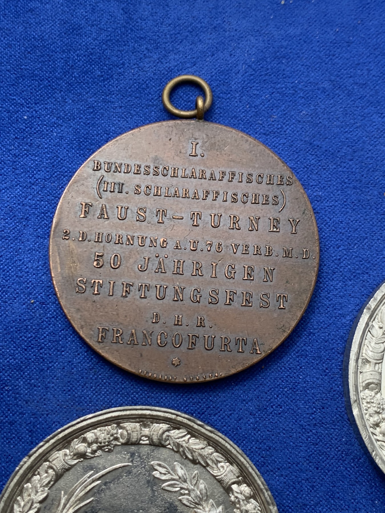 《竞宝斋》第249场-周日，周一 ，周二3场连拍 (全场包邮) 近现代欧洲章牌3#（5枚） 材质 年代 品种自辨 细节见图