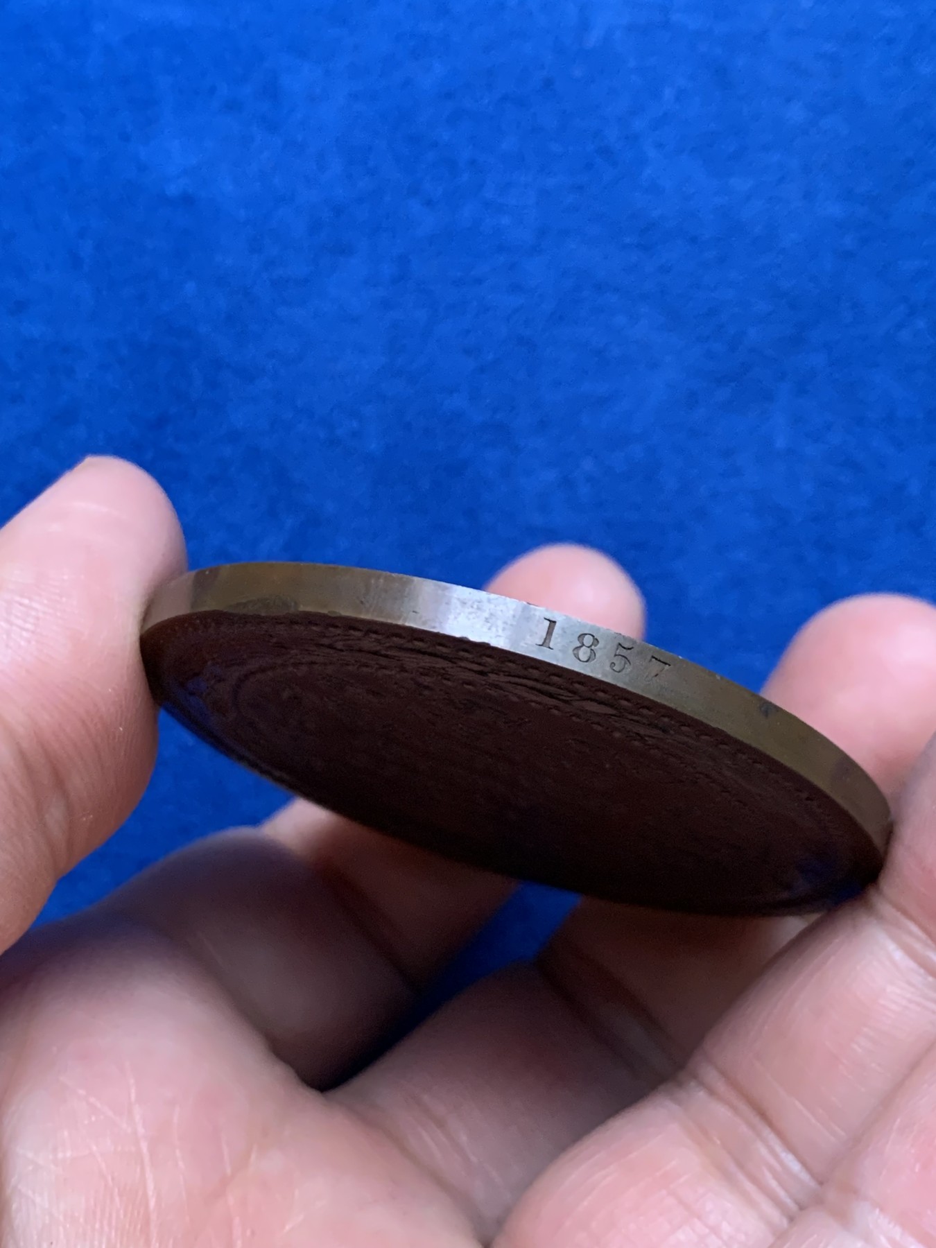 《竞宝斋》第249场-周日，周一 ，周二3场连拍 (全场包邮) 1857 英国艺术部维多利亚铜章（原盒），直径54.3mm，约76.5克