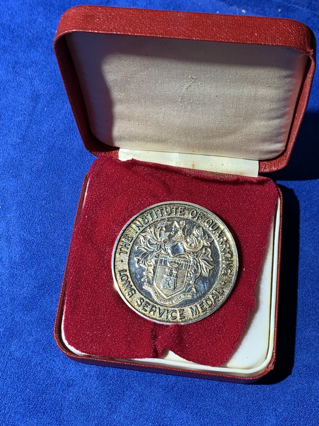 《竞宝斋》第249场-周日，周一 ，周二3场连拍 (全场包邮) 20世纪英国采矿协会银章（原盒），直径45.7mm，约49.5克