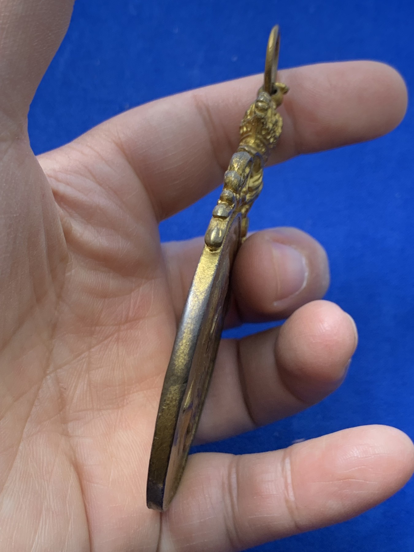 《竞宝斋》第249场-周日，周一 ，周二3场连拍 (全场包邮) 19世纪比利时利奥波德二世镀金铜章（吊环），直径58.8*56.5mm，约70.3克