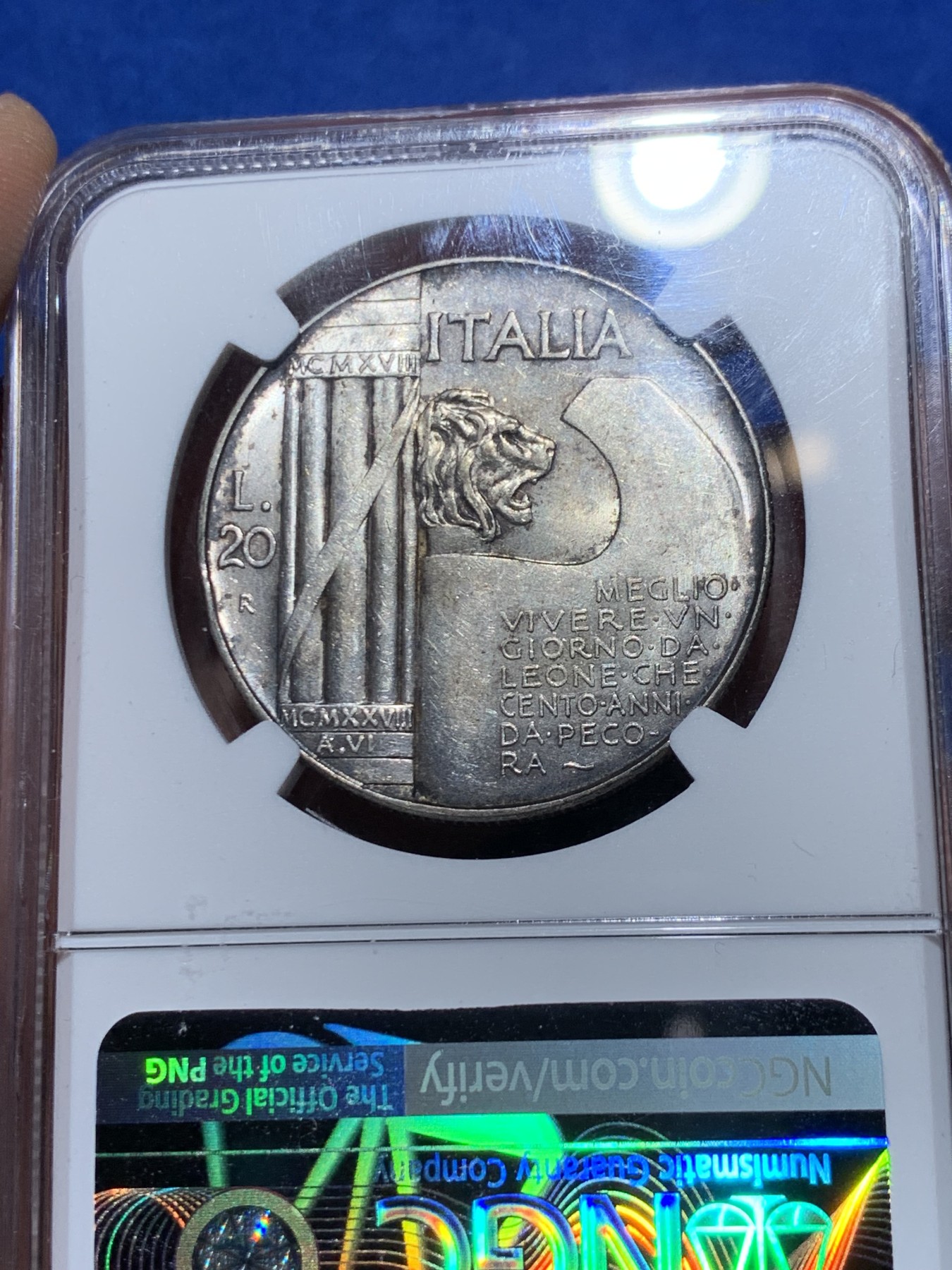 《竞宝斋》第249场-周日，周一 ，周二3场连拍 (全场包邮) NGC MS62 意大利1928年一战结束十周年纪念20里拉大银币 经典大钢盔 意系热门品种 原味包浆 难得的品相