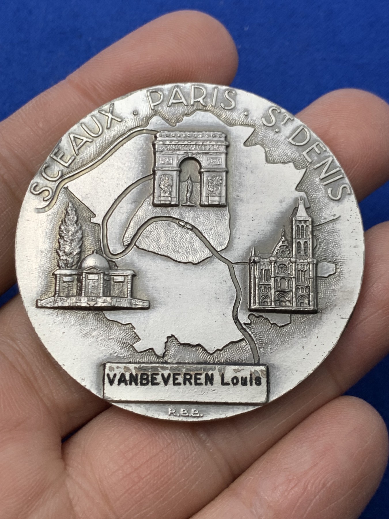 《竞宝斋》第249场-周日，周一 ，周二3场连拍 (全场包邮) 1967 法国塞纳河景观银章，直径50.1mm，约78.5克，边铭有银标