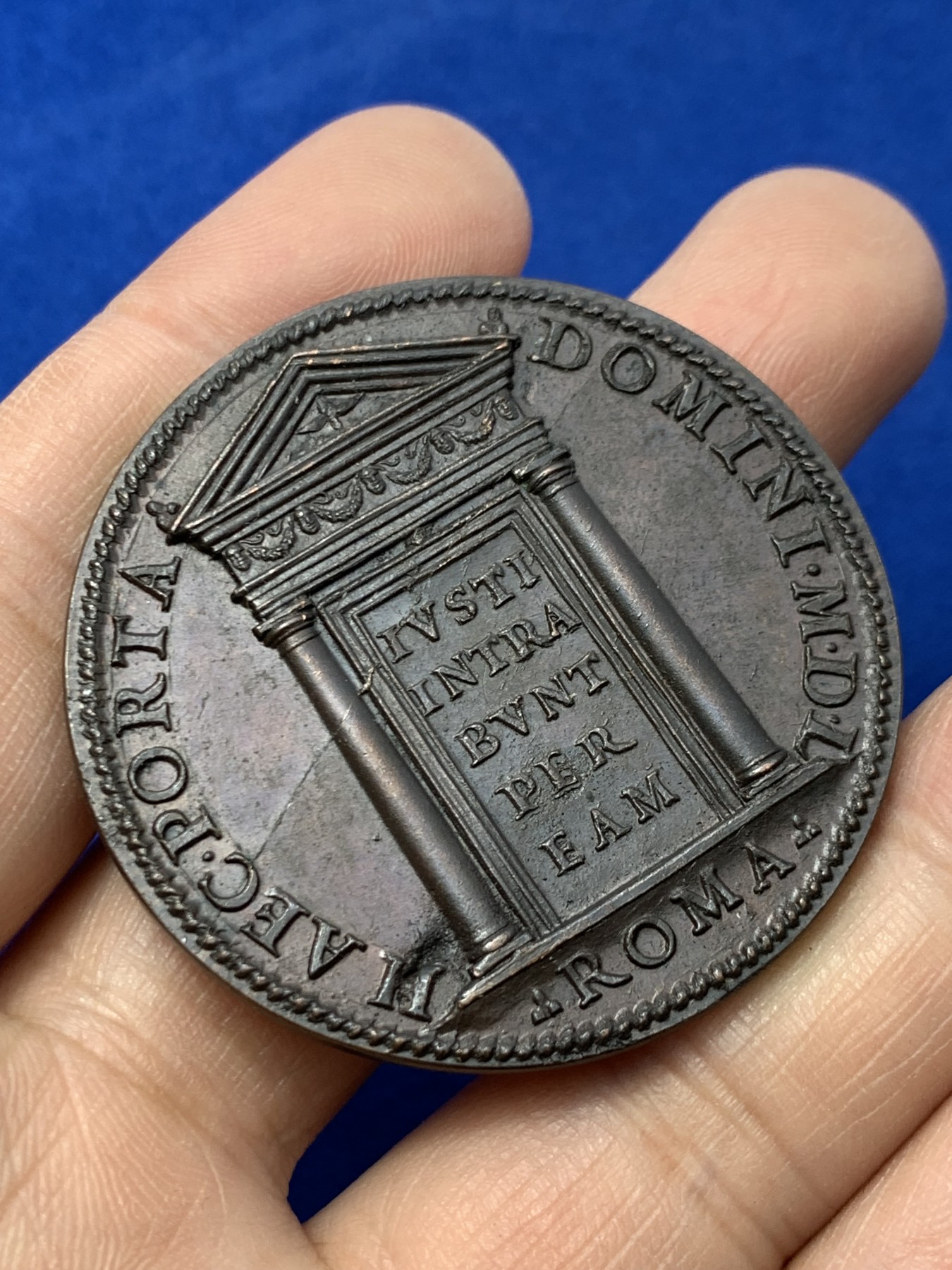 《竞宝斋》第249场-周日，周一 ，周二3场连拍 (全场包邮) 19世纪中期意大利教皇尤里乌斯三世铜章，直径46mm，约40.2克