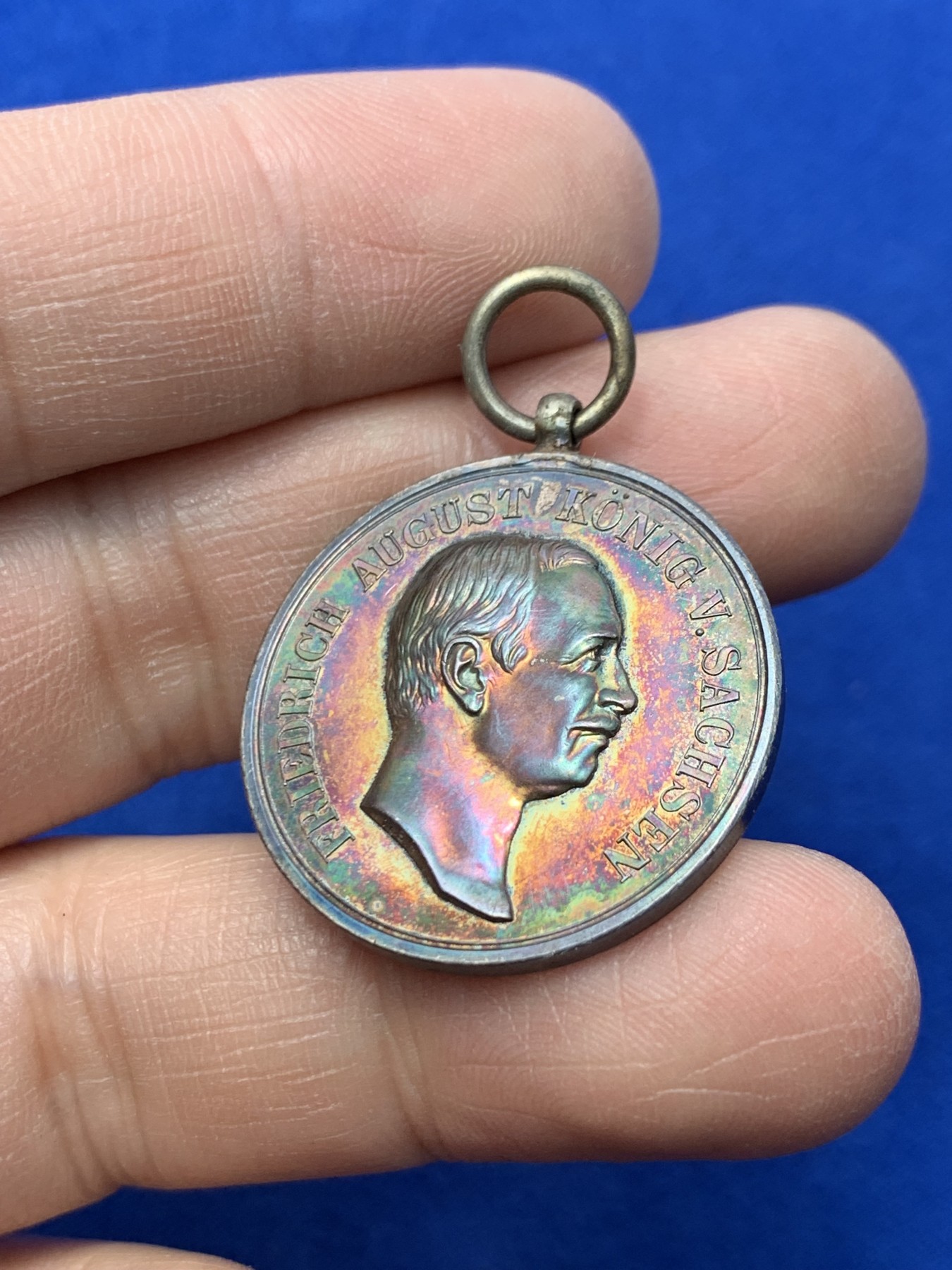 《竞宝斋》第249场-周日，周一 ，周二3场连拍 (全场包邮) 20世纪初德国萨克森忠诚银章（吊环），直径28mm，约12.2克，彩色包浆