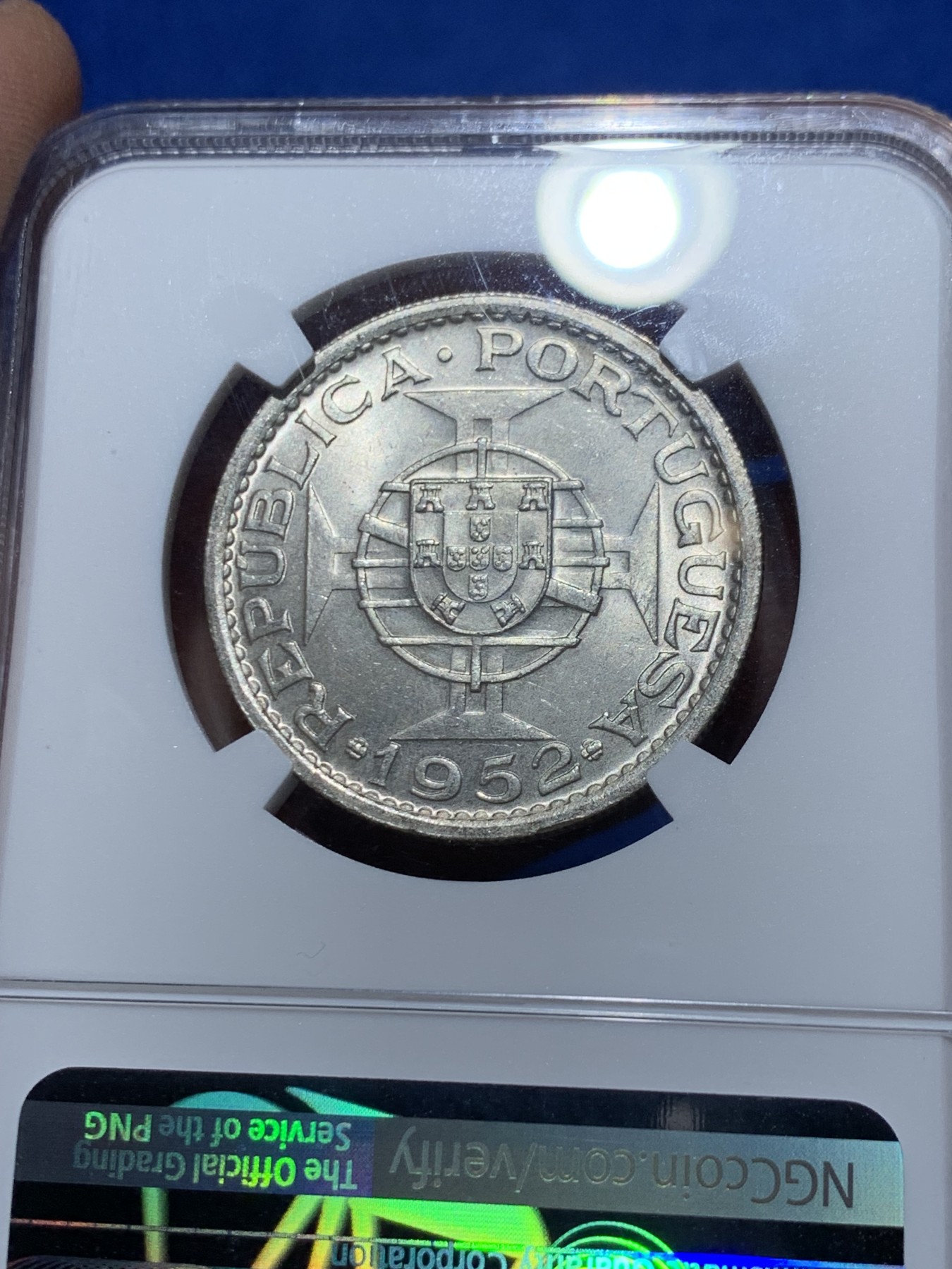 《竞宝斋》第249场-周日，周一 ，周二3场连拍 (全场包邮) NGC MS64 澳门1952年5元银币 十字转光 热门品种