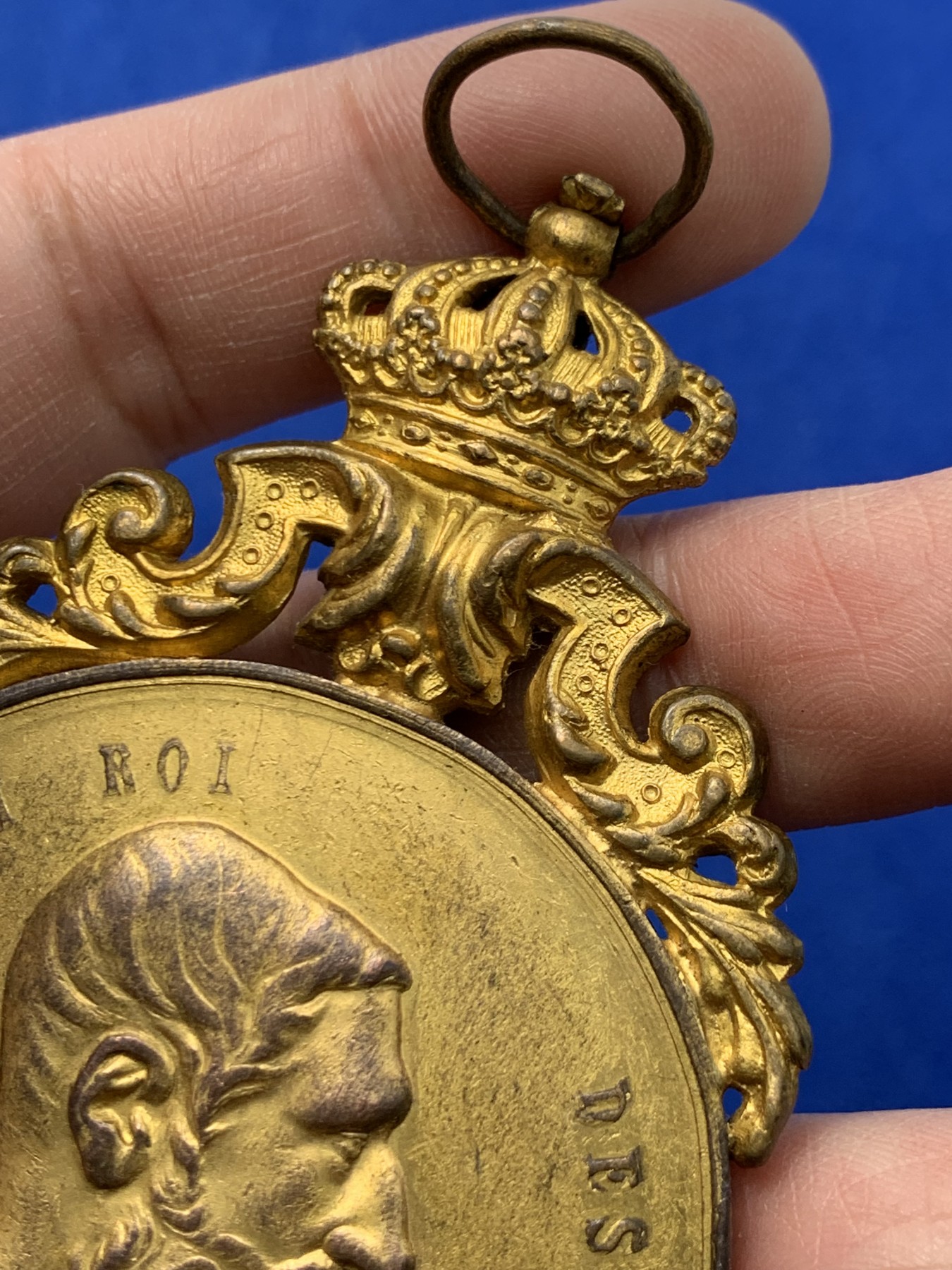 《竞宝斋》第249场-周日，周一 ，周二3场连拍 (全场包邮) 19世纪比利时利奥波德二世镀金铜章（吊环），直径58.8*56.5mm，约70.3克