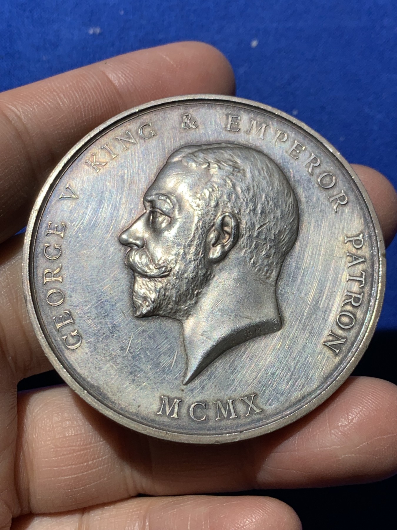 《竞宝斋》第249场-周日，周一 ，周二3场连拍 (全场包邮) 1925 英国皇家艺术学会银章（原盒），直径55.7mm，约90.6克