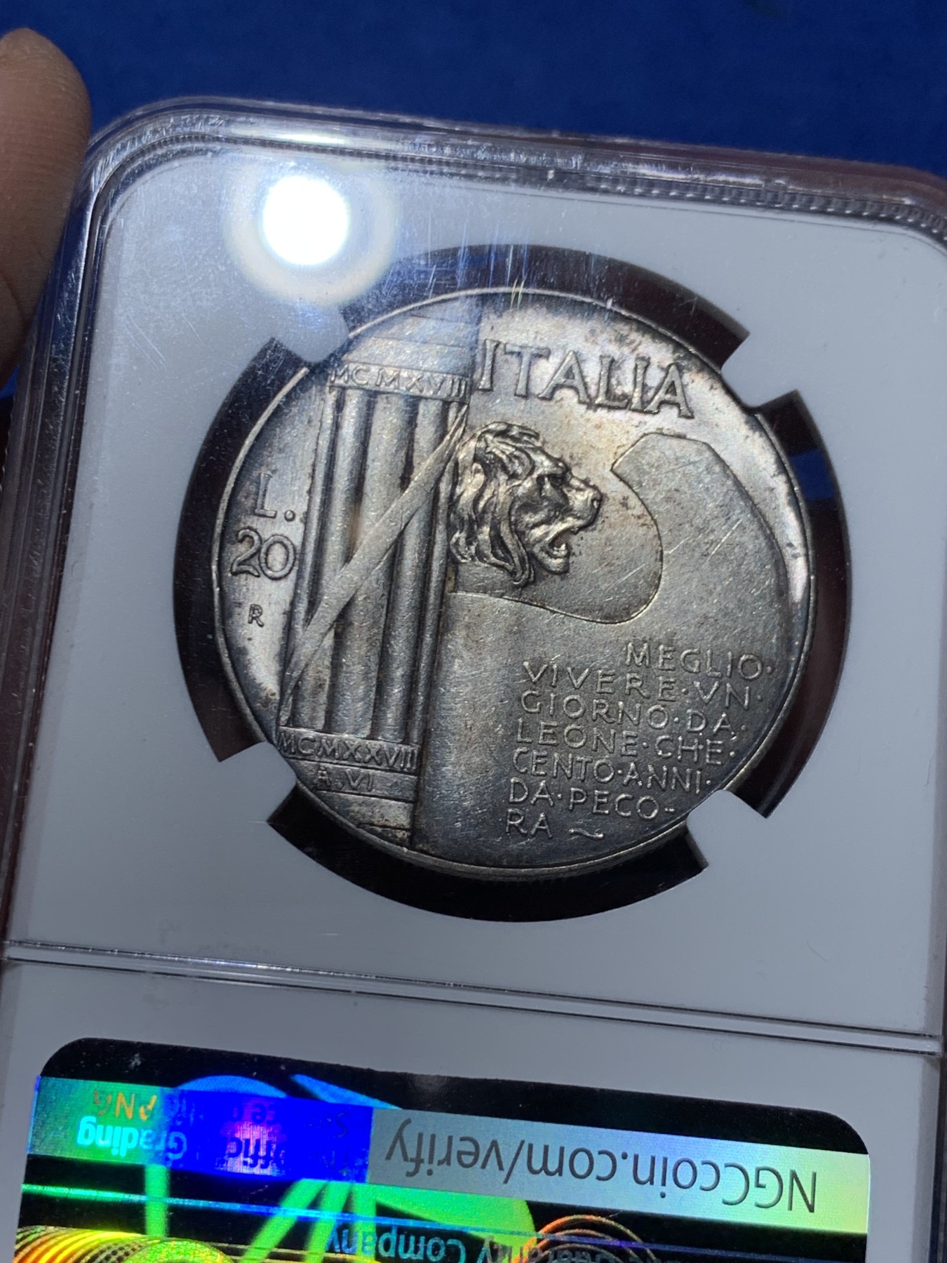 《竞宝斋》第249场-周日，周一 ，周二3场连拍 (全场包邮) NGC MS62 意大利1928年一战结束十周年纪念20里拉大银币 经典大钢盔 意系热门品种 原味包浆 难得的品相