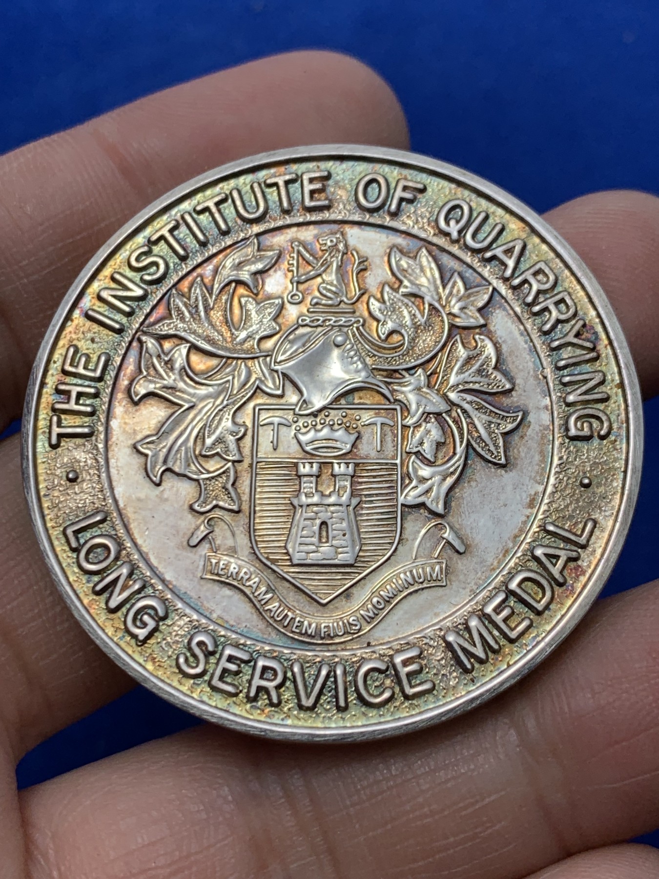 《竞宝斋》第249场-周日，周一 ，周二3场连拍 (全场包邮) 20世纪英国采矿协会银章（原盒），直径45.7mm，约49.5克