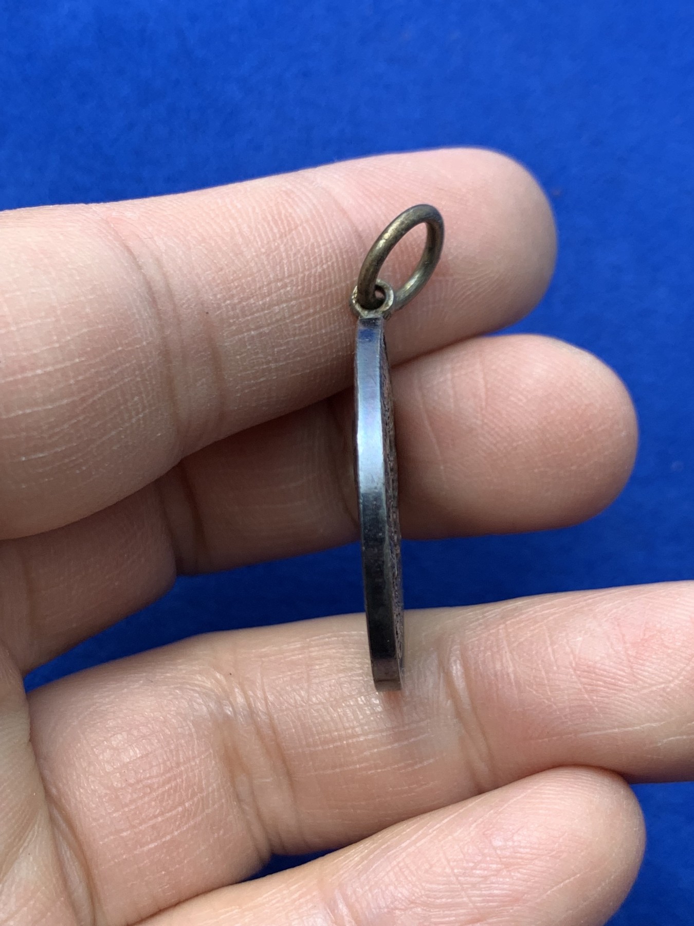 《竞宝斋》第249场-周日，周一 ，周二3场连拍 (全场包邮) 20世纪初德国萨克森忠诚银章（吊环），直径28mm，约12.2克，彩色包浆